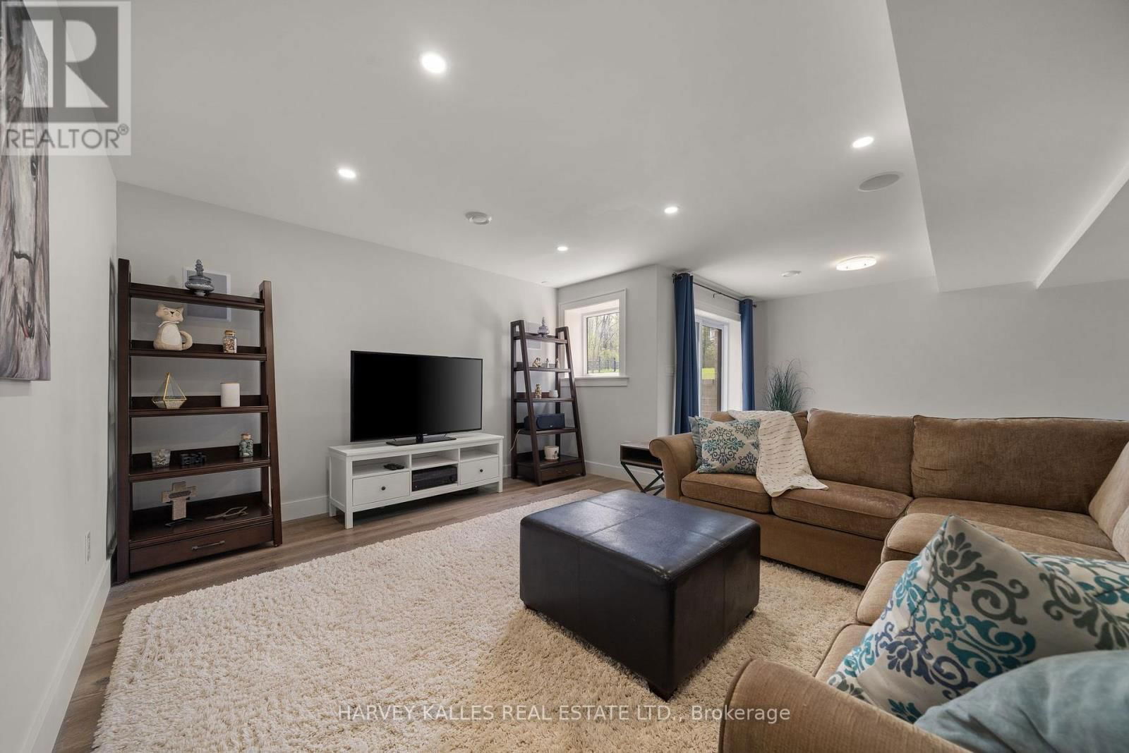 498 MACKENZIE ROAD Image 23