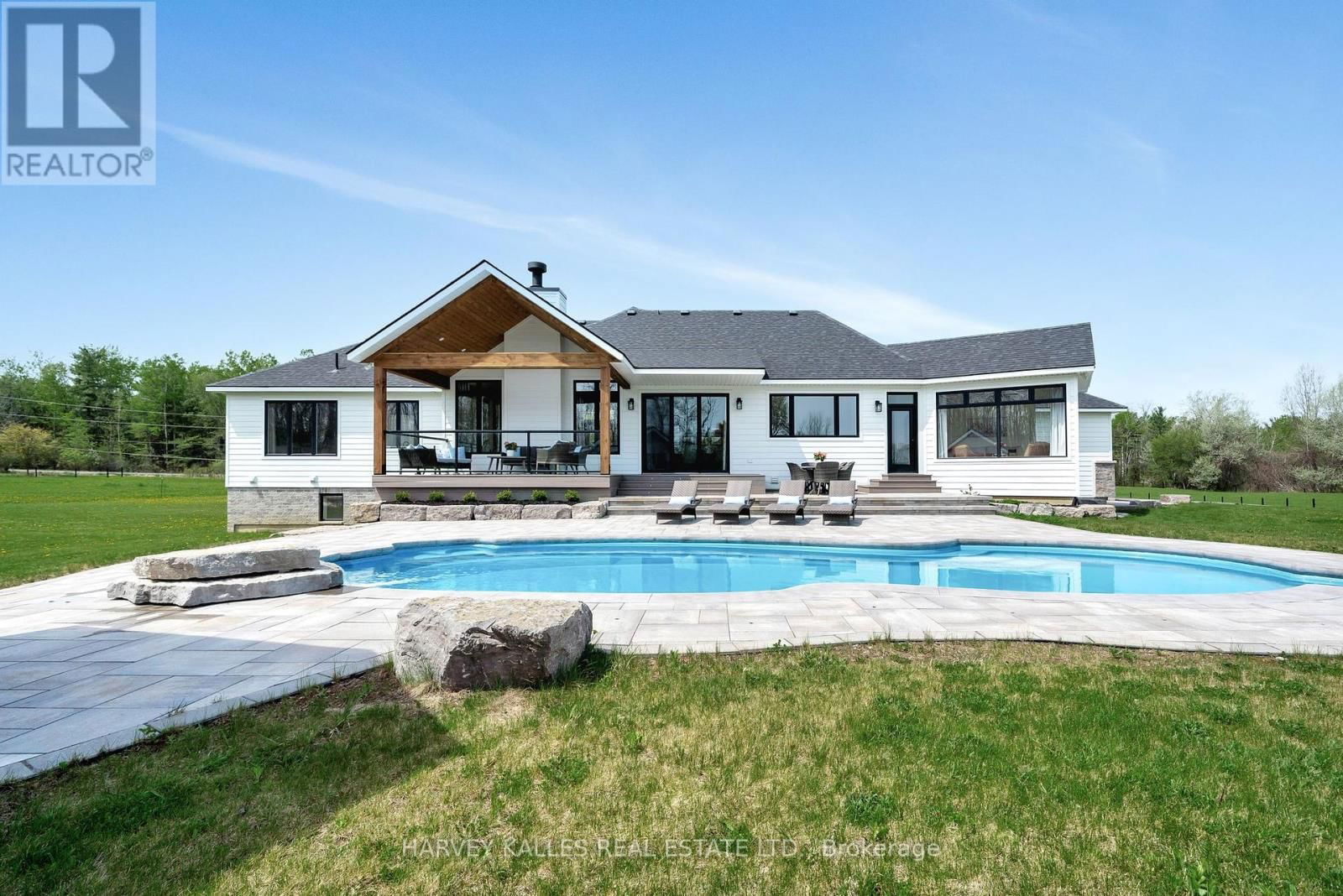 498 MACKENZIE ROAD Image 37