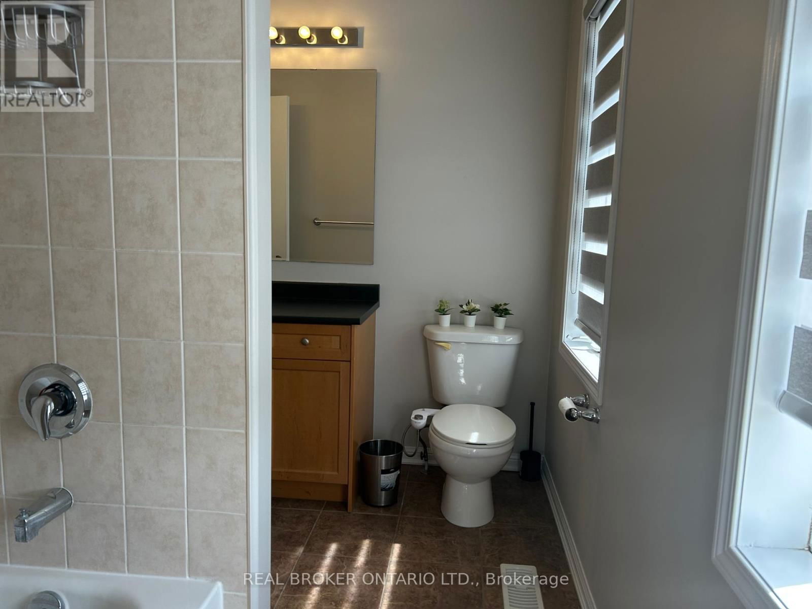 159 FLETCHER CIRCLE Image 17