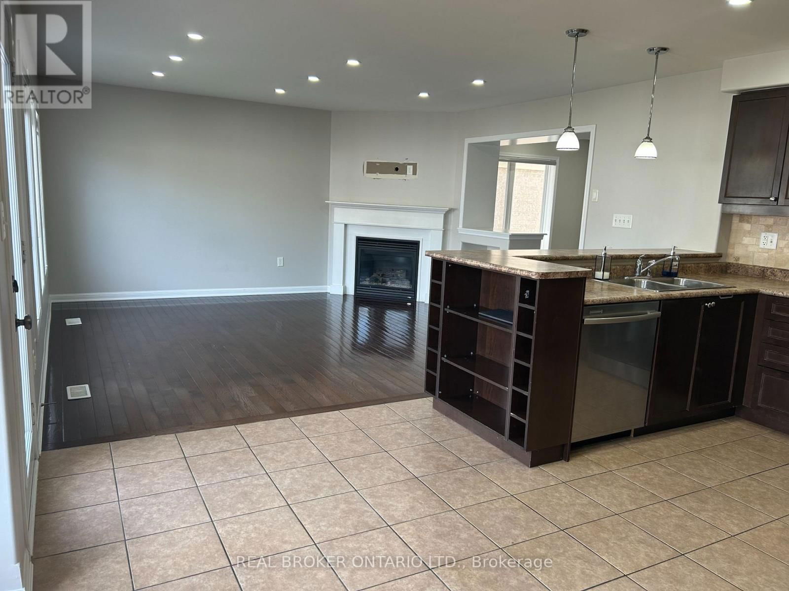 159 FLETCHER CIRCLE Image 2