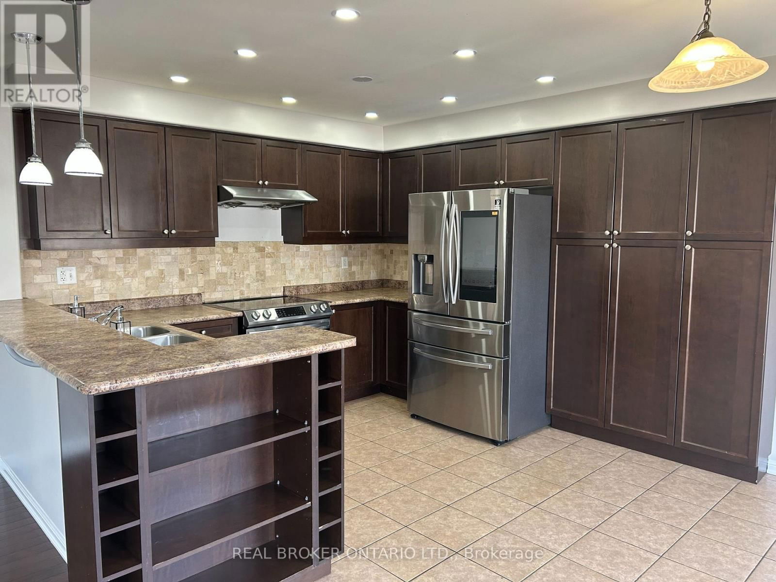 159 FLETCHER CIRCLE Image 3