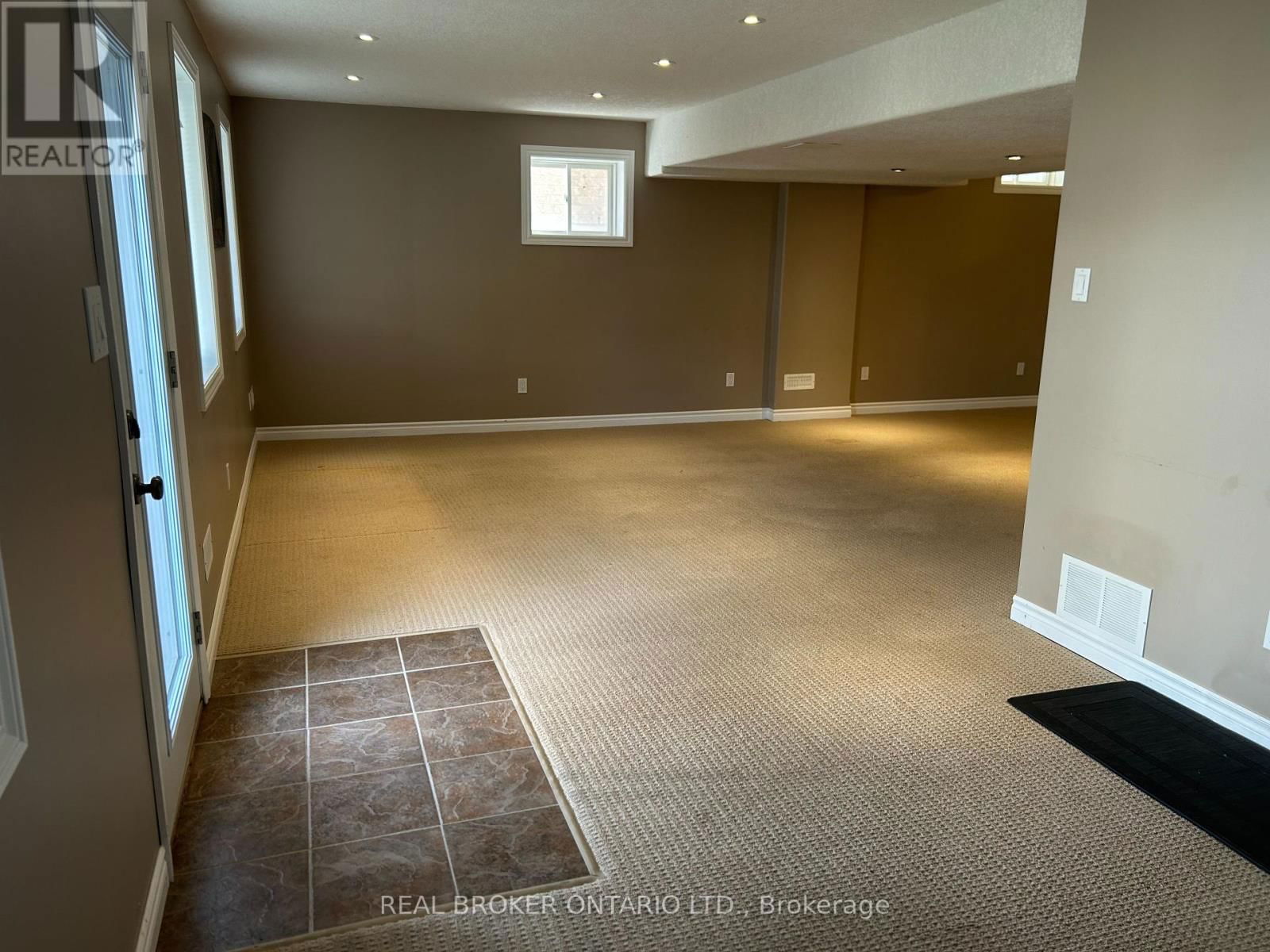 159 FLETCHER CIRCLE Image 36