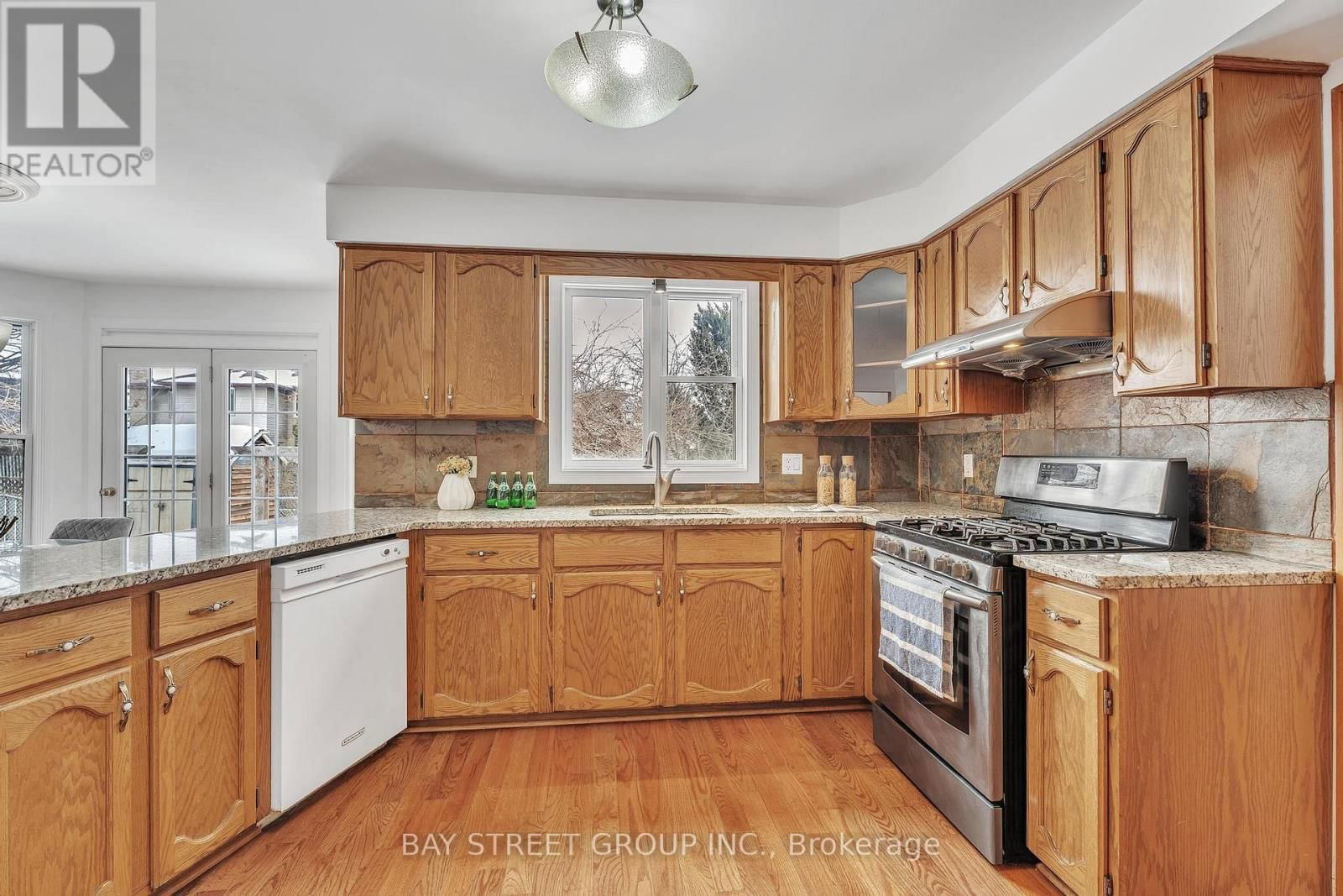 976 GRIFFITH STREET Image 14