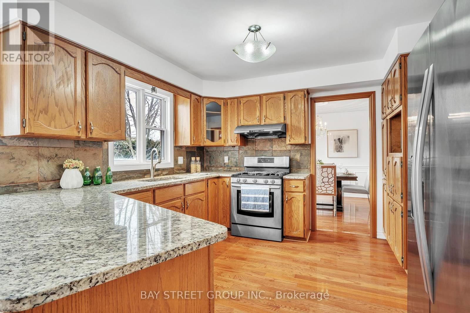 976 GRIFFITH STREET Image 15