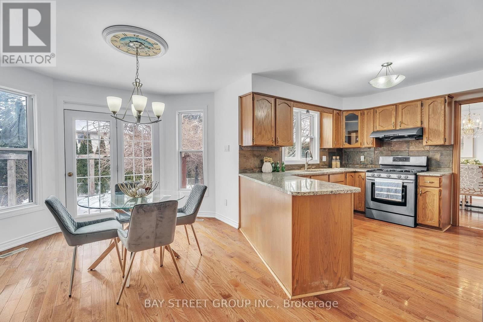 976 GRIFFITH STREET Image 17
