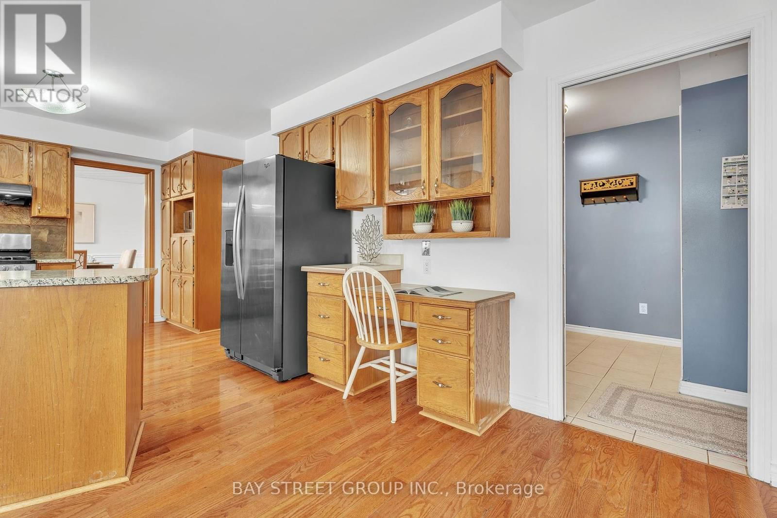 976 GRIFFITH STREET Image 23