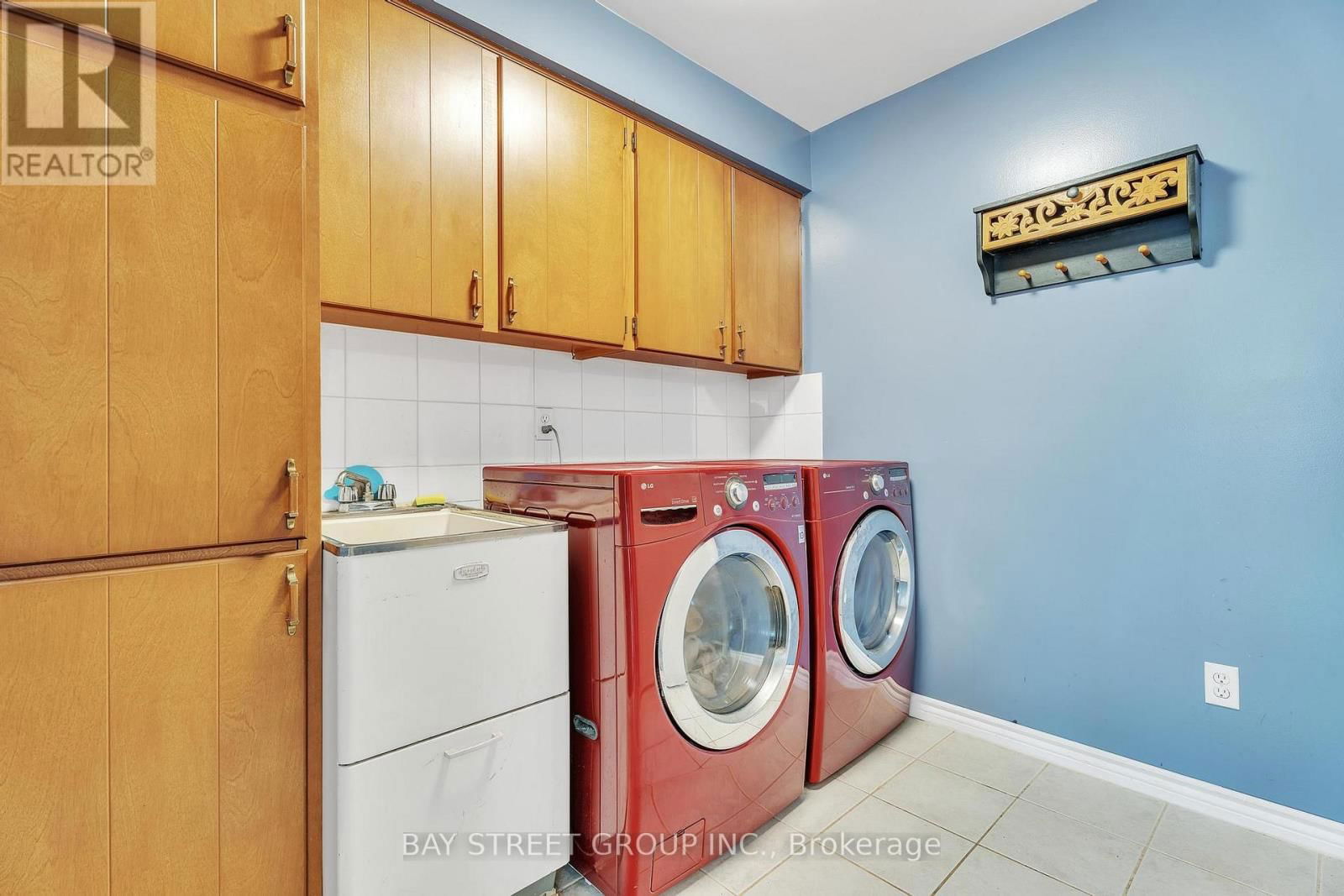 976 GRIFFITH STREET Image 24