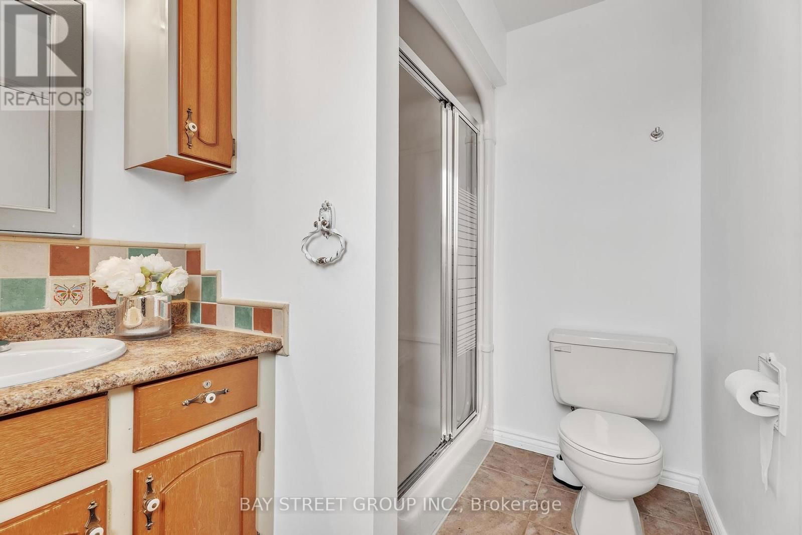 976 GRIFFITH STREET Image 33