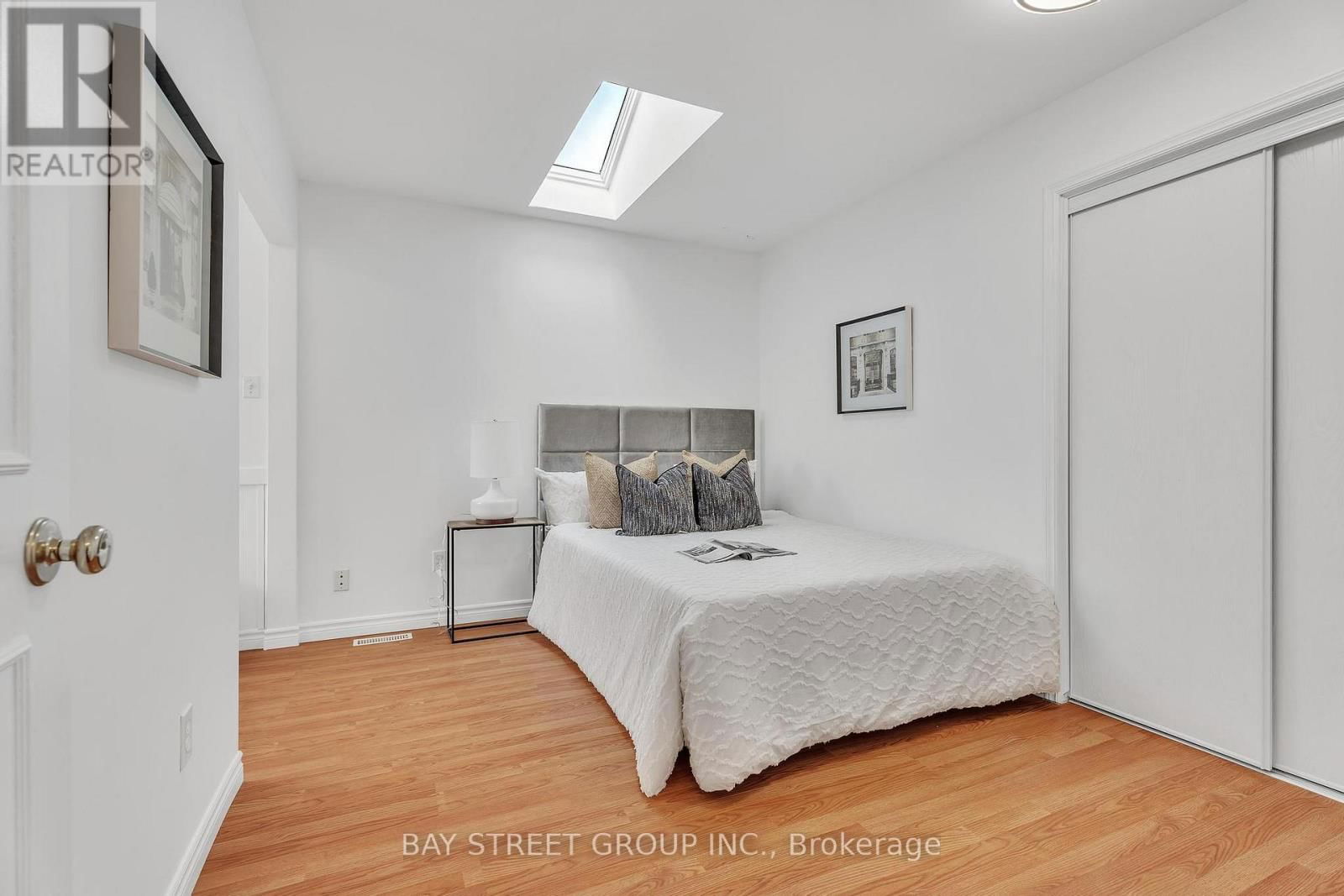 976 GRIFFITH STREET Image 34