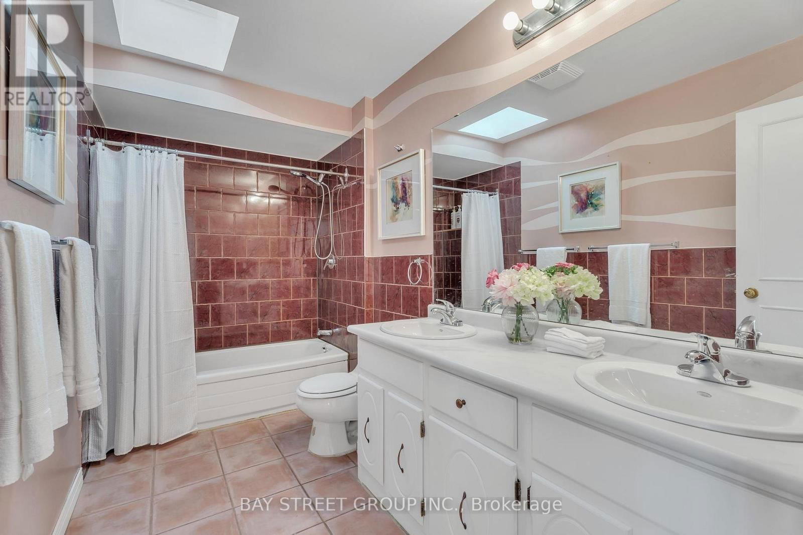 976 GRIFFITH STREET Image 36