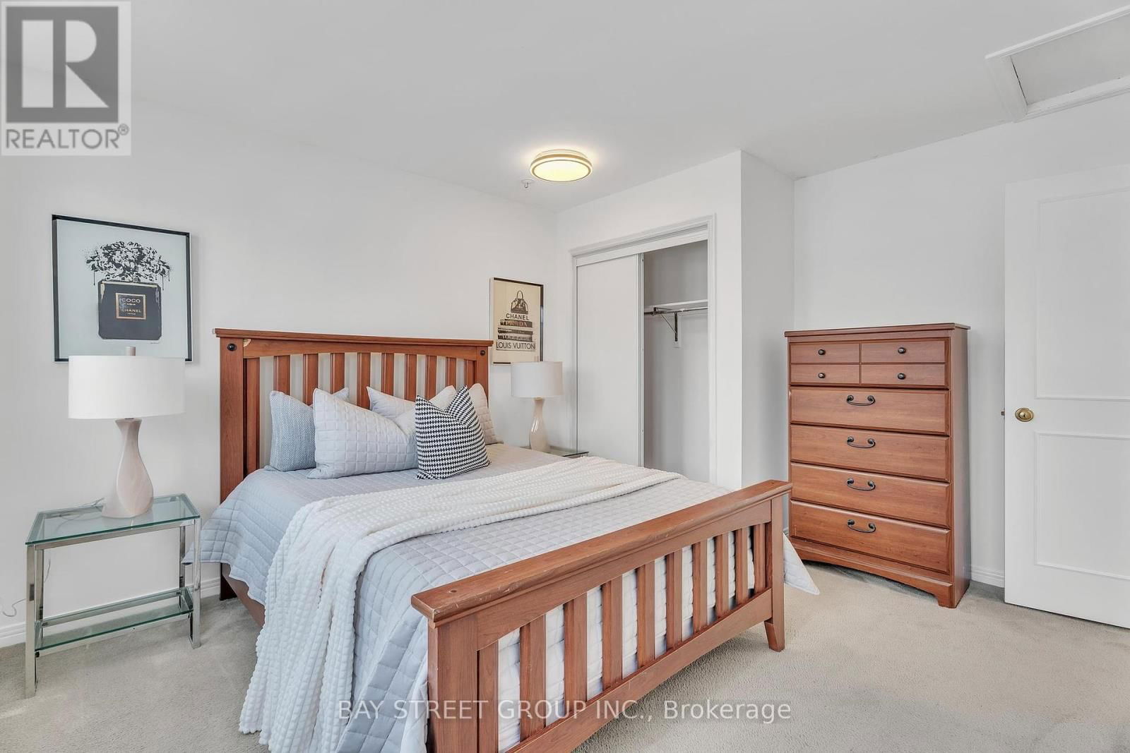 976 GRIFFITH STREET Image 38