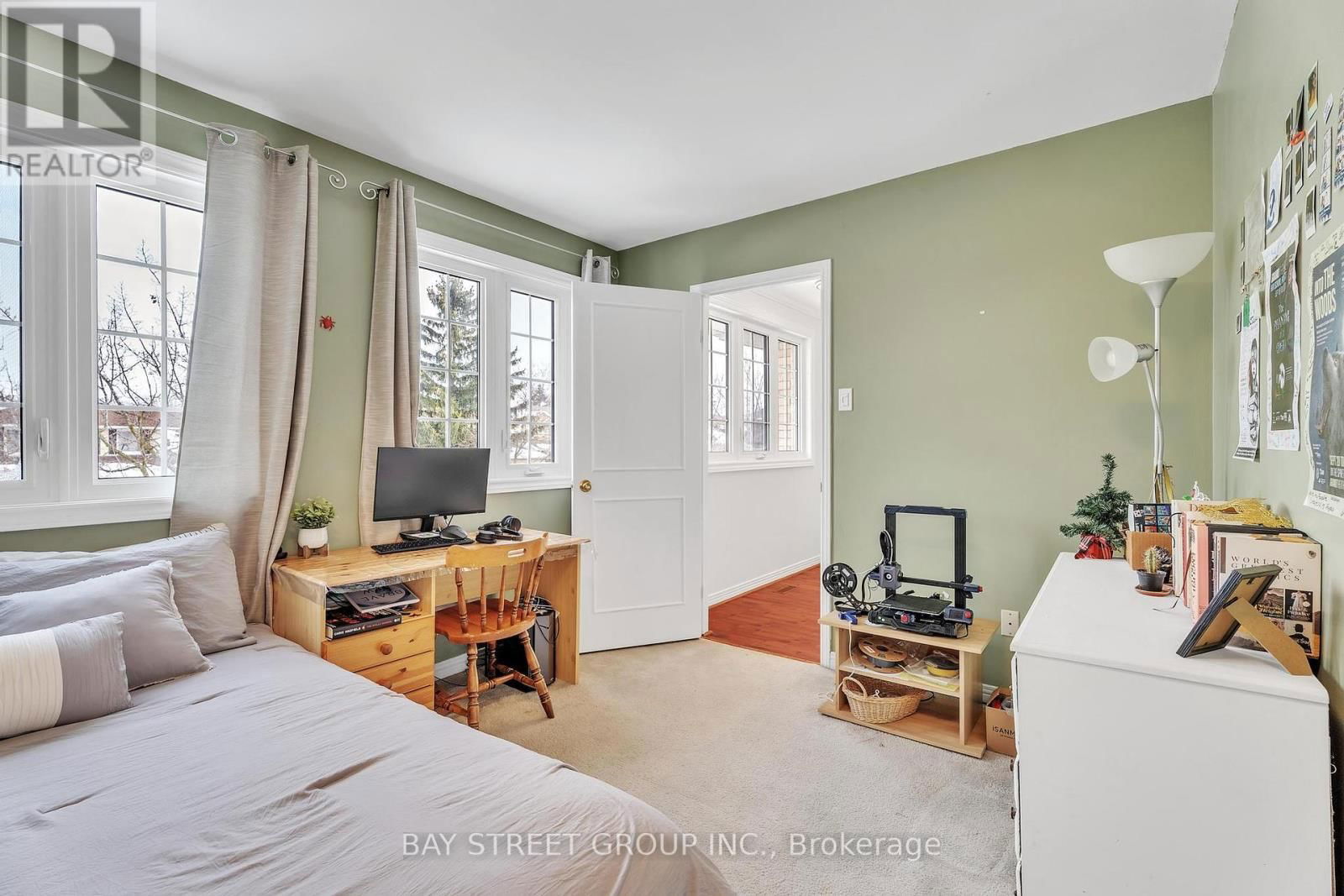976 GRIFFITH STREET Image 40