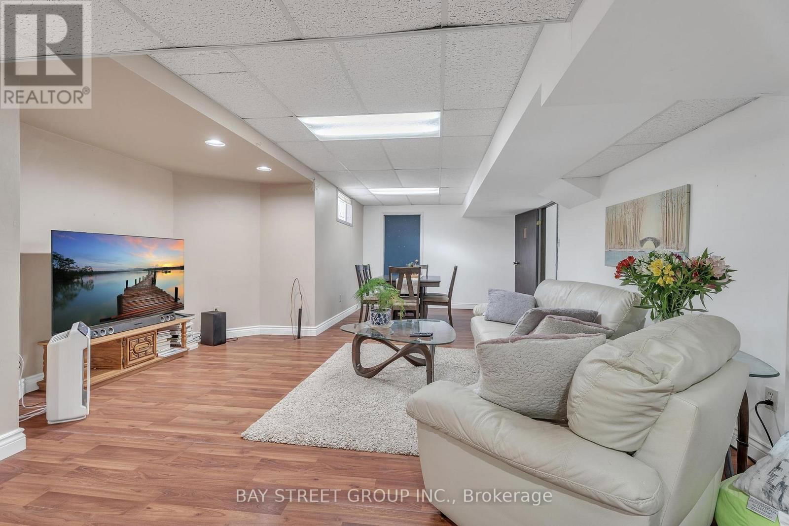 976 GRIFFITH STREET Image 44