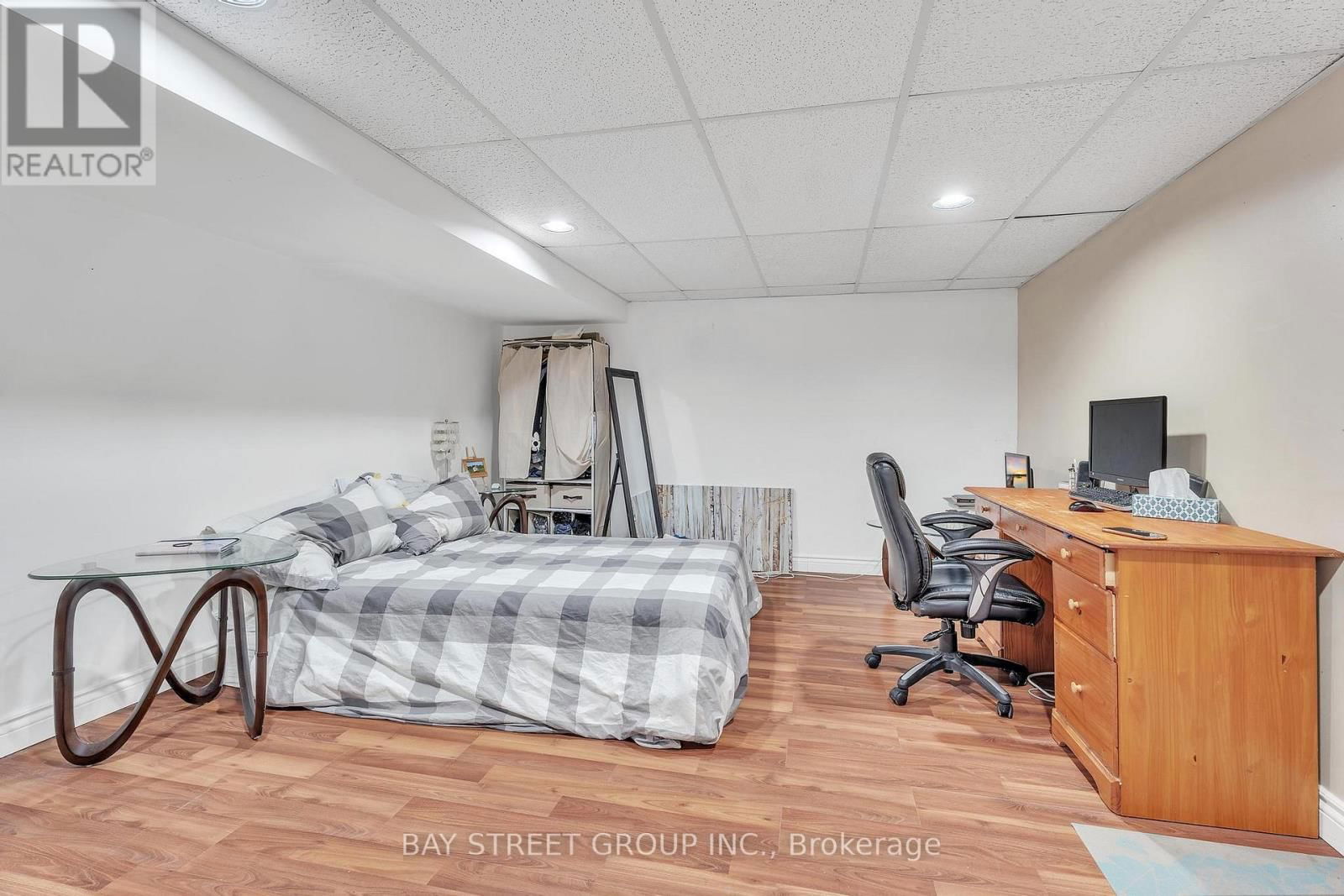 976 GRIFFITH STREET Image 45