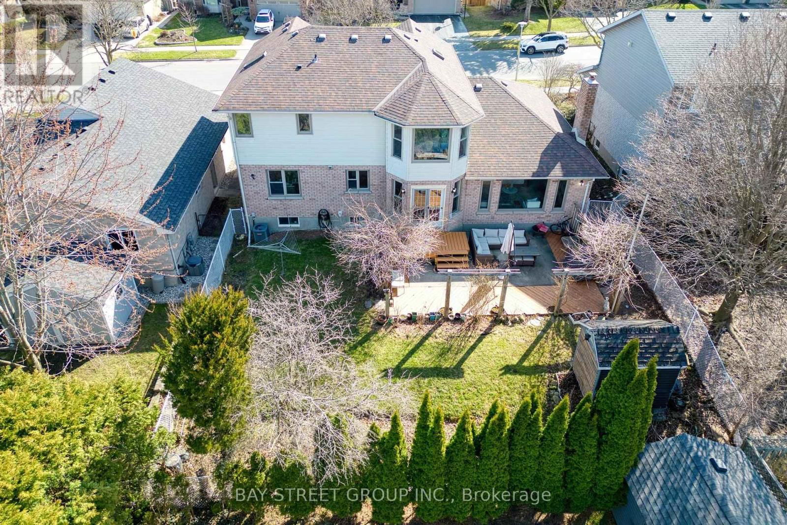 976 GRIFFITH STREET Image 47