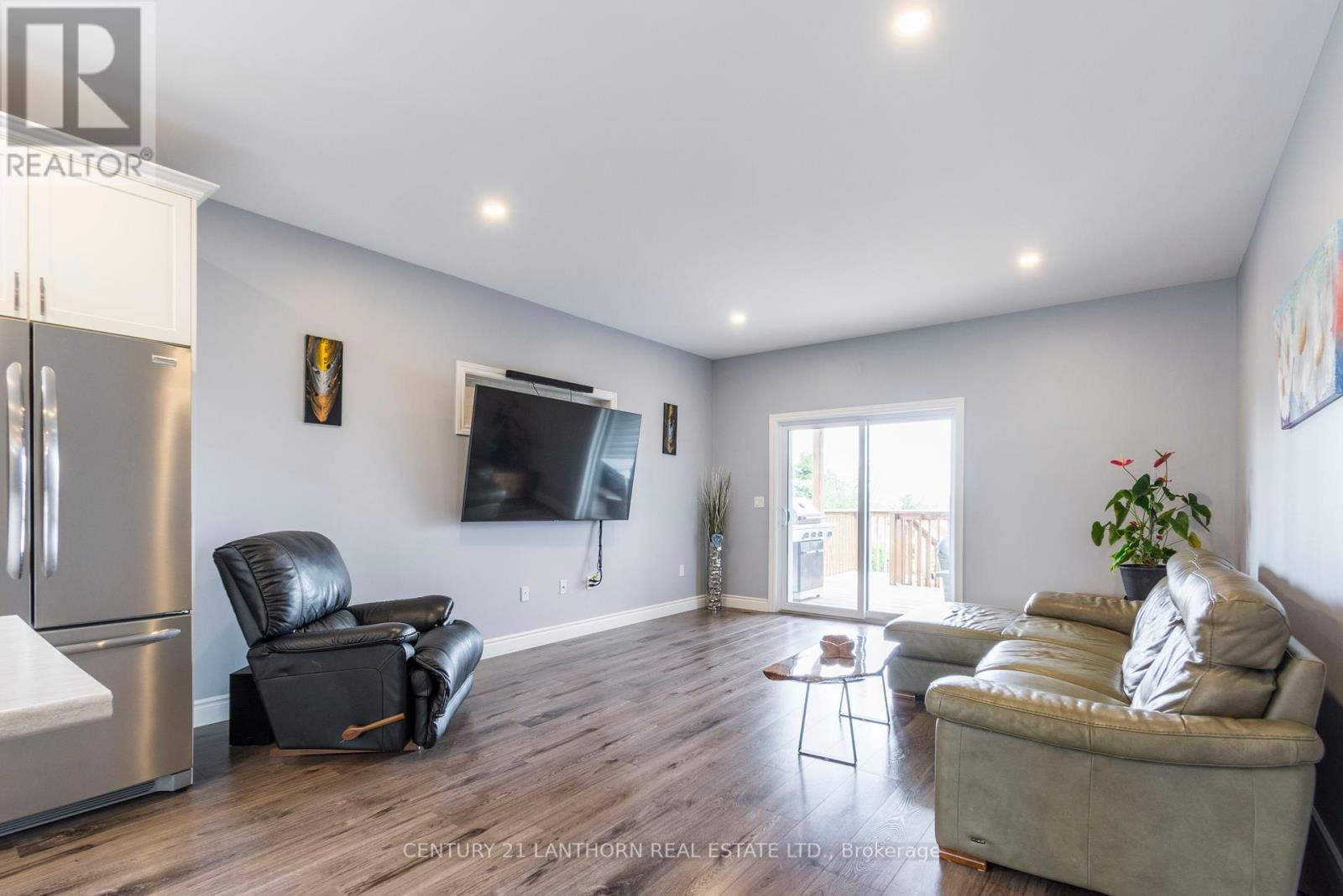 64 REDWOOD DRIVE Image 13