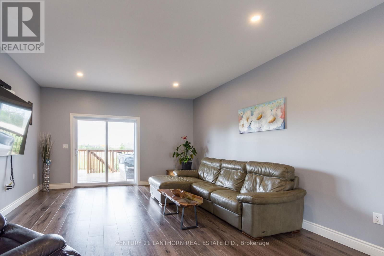 64 REDWOOD DRIVE Image 14