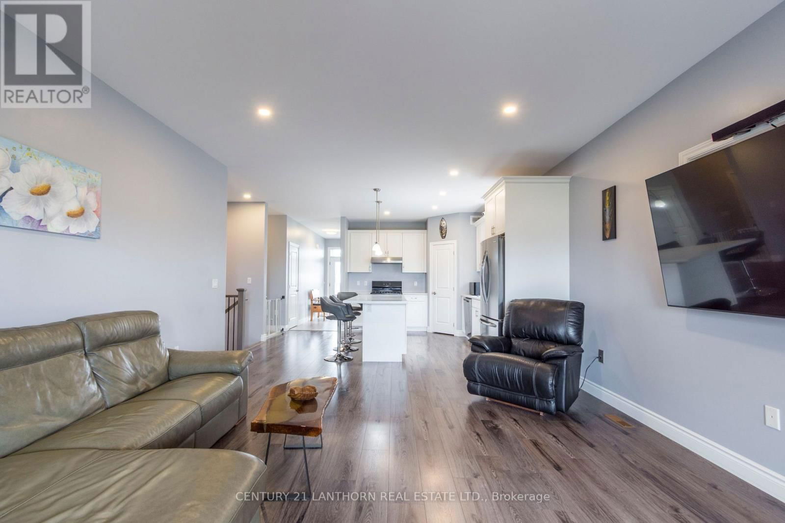 64 REDWOOD DRIVE Image 15