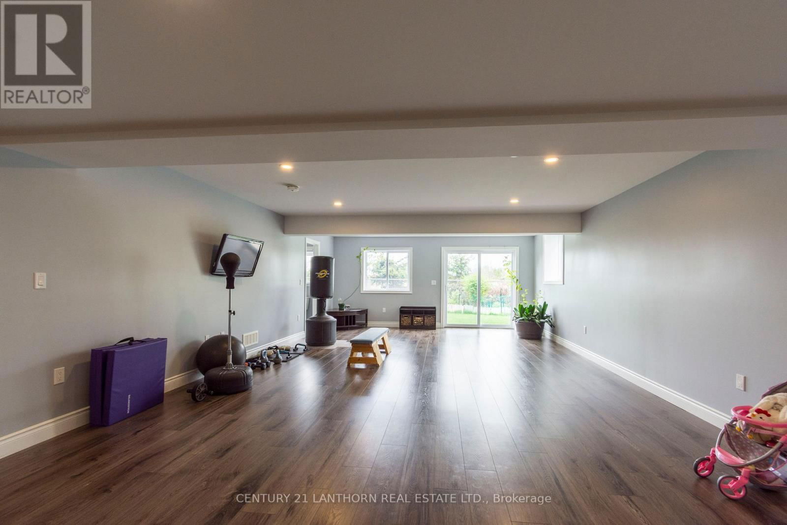 64 REDWOOD DRIVE Image 23