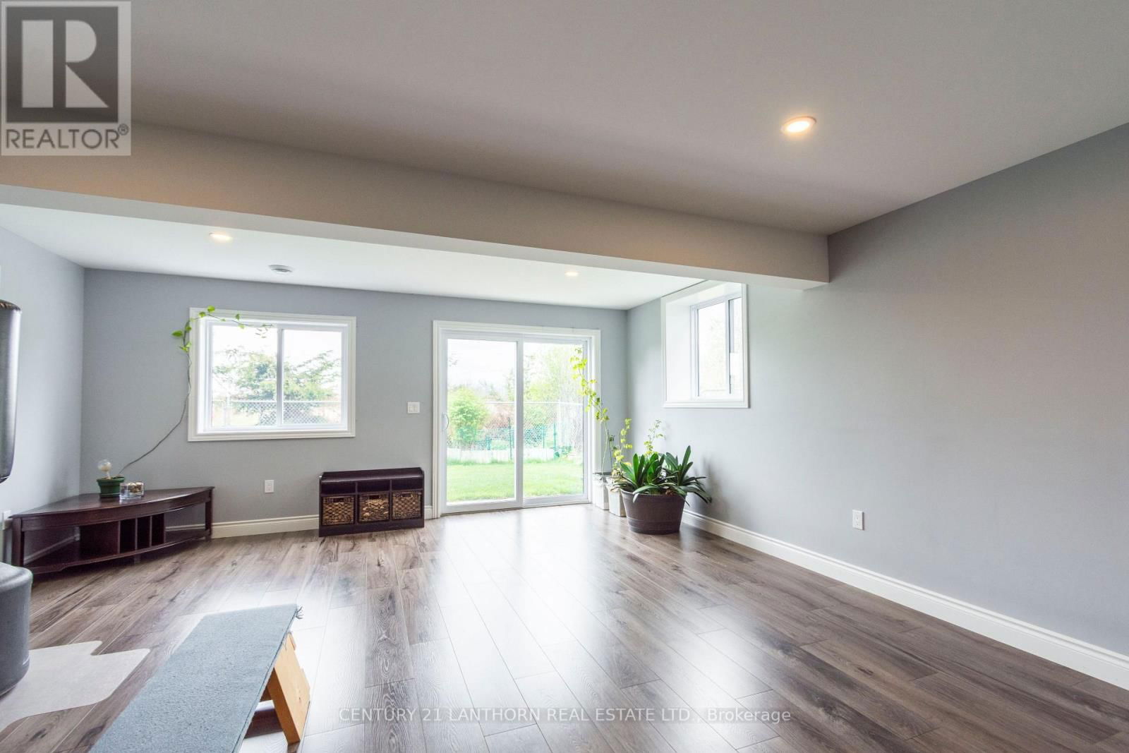 64 REDWOOD DRIVE Image 24