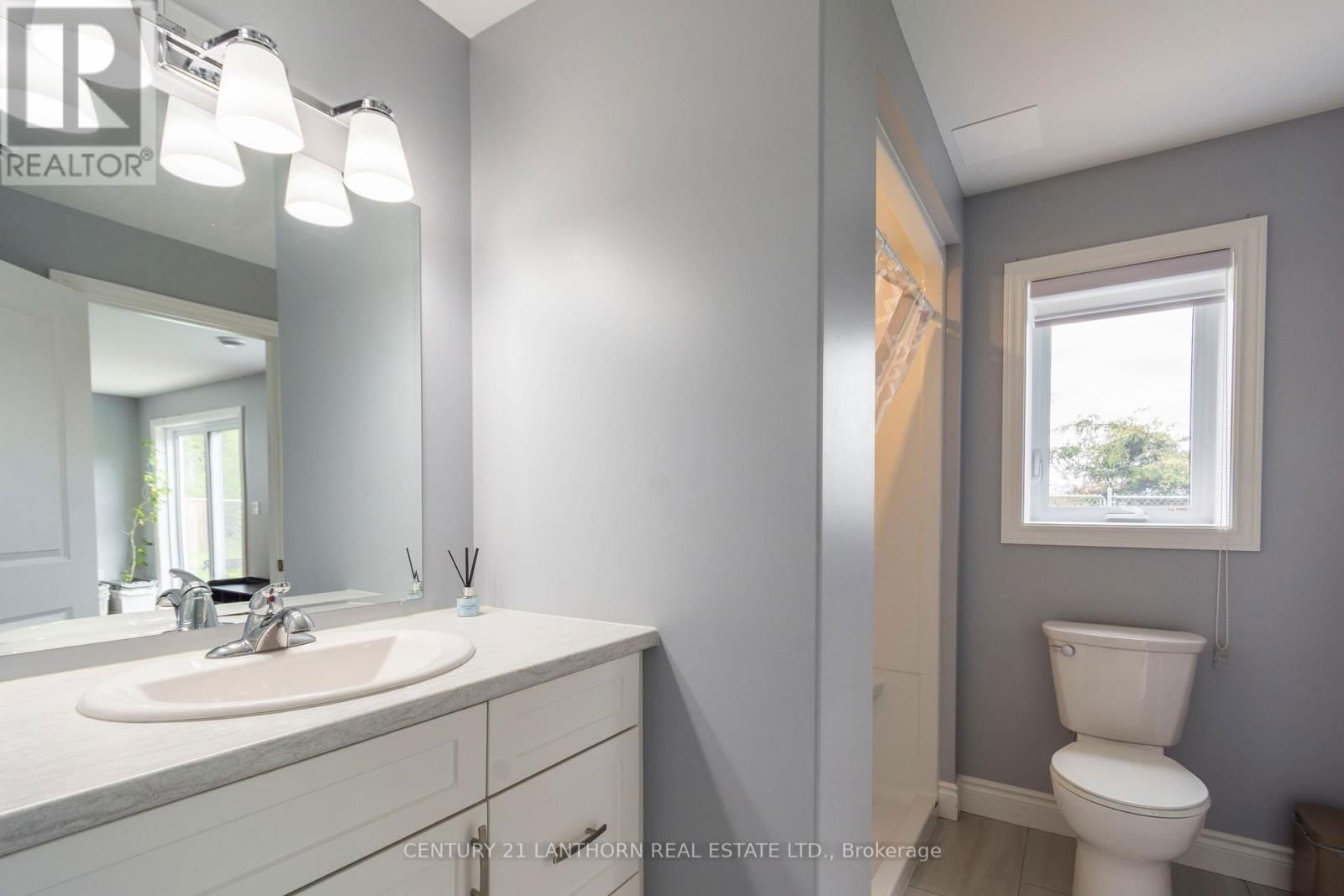 64 REDWOOD DRIVE Image 29