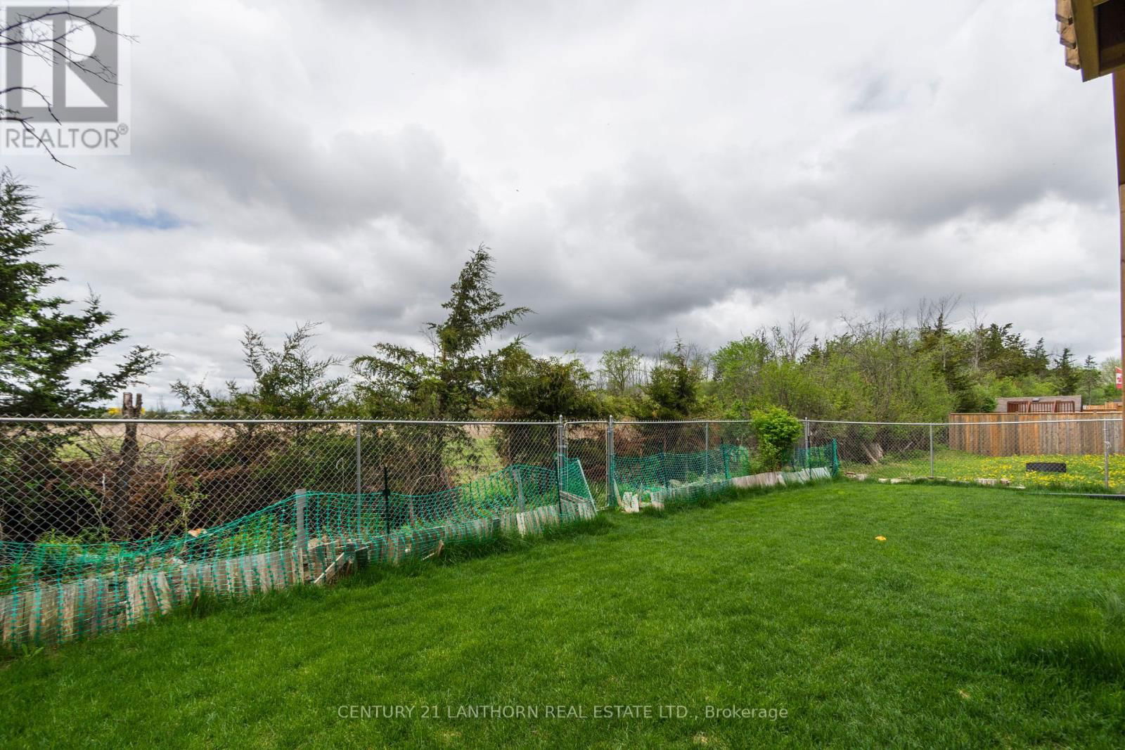 64 REDWOOD DRIVE Image 32