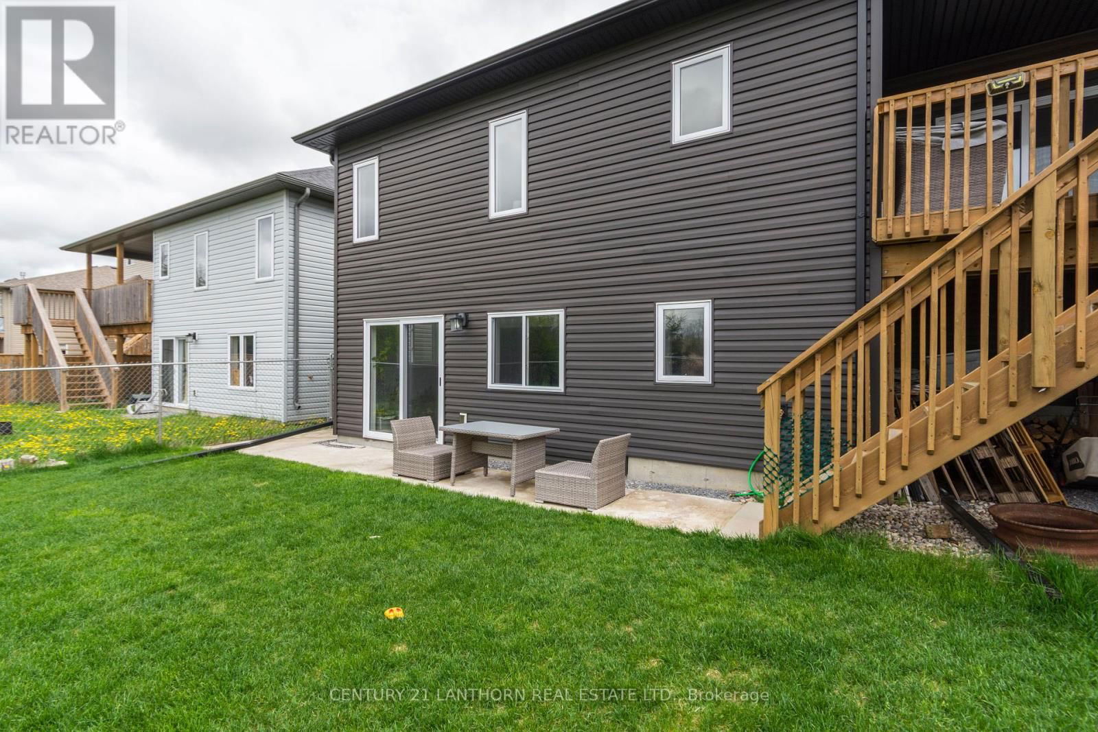 64 REDWOOD DRIVE Image 33