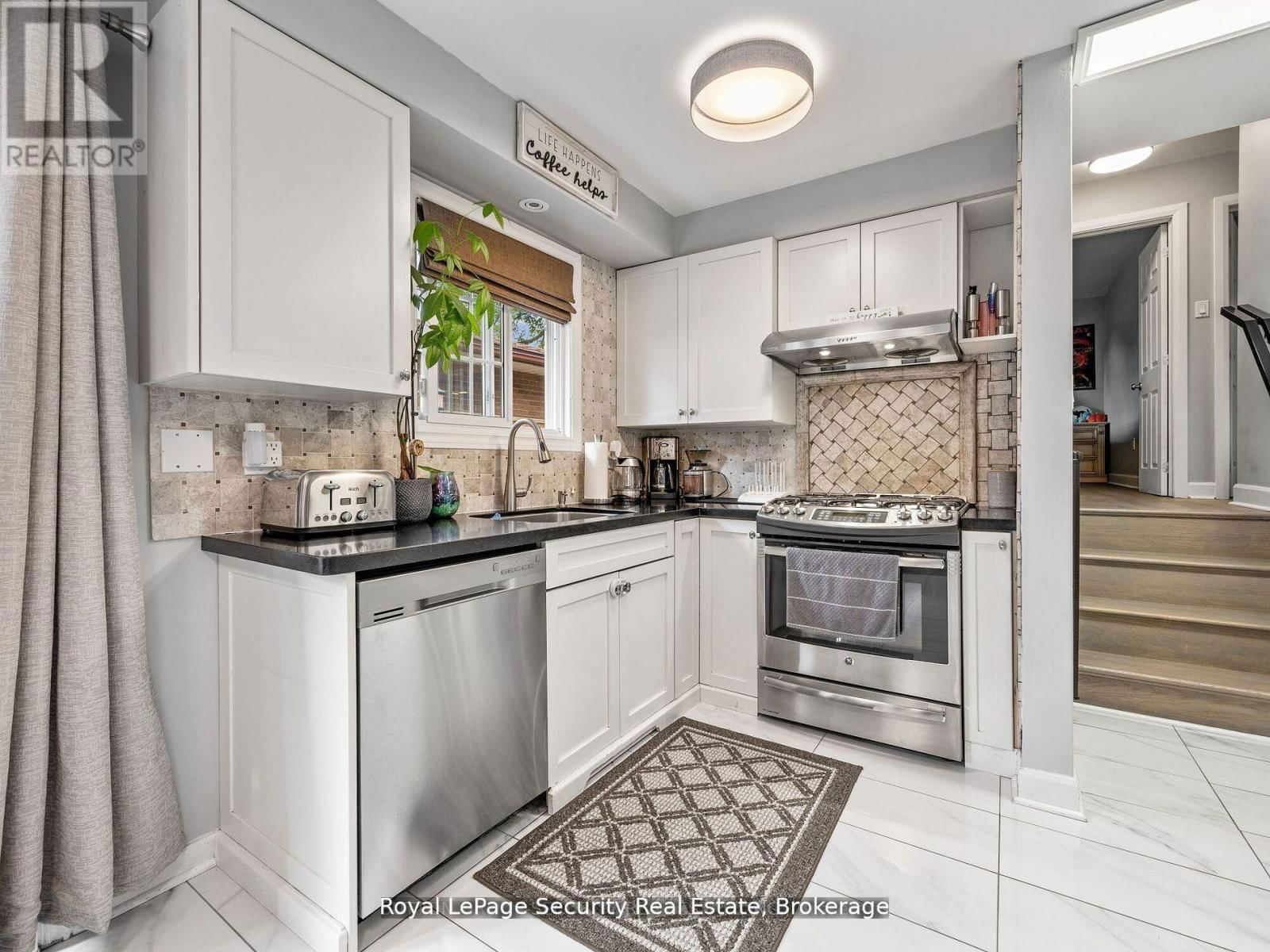 2 MAITLAND AVENUE Image 19