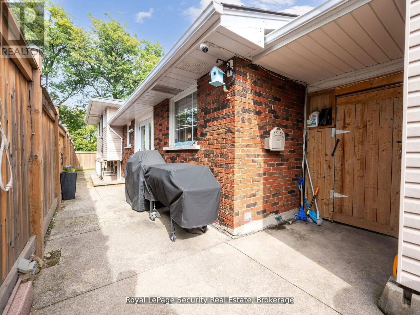 2 MAITLAND AVENUE Image 32