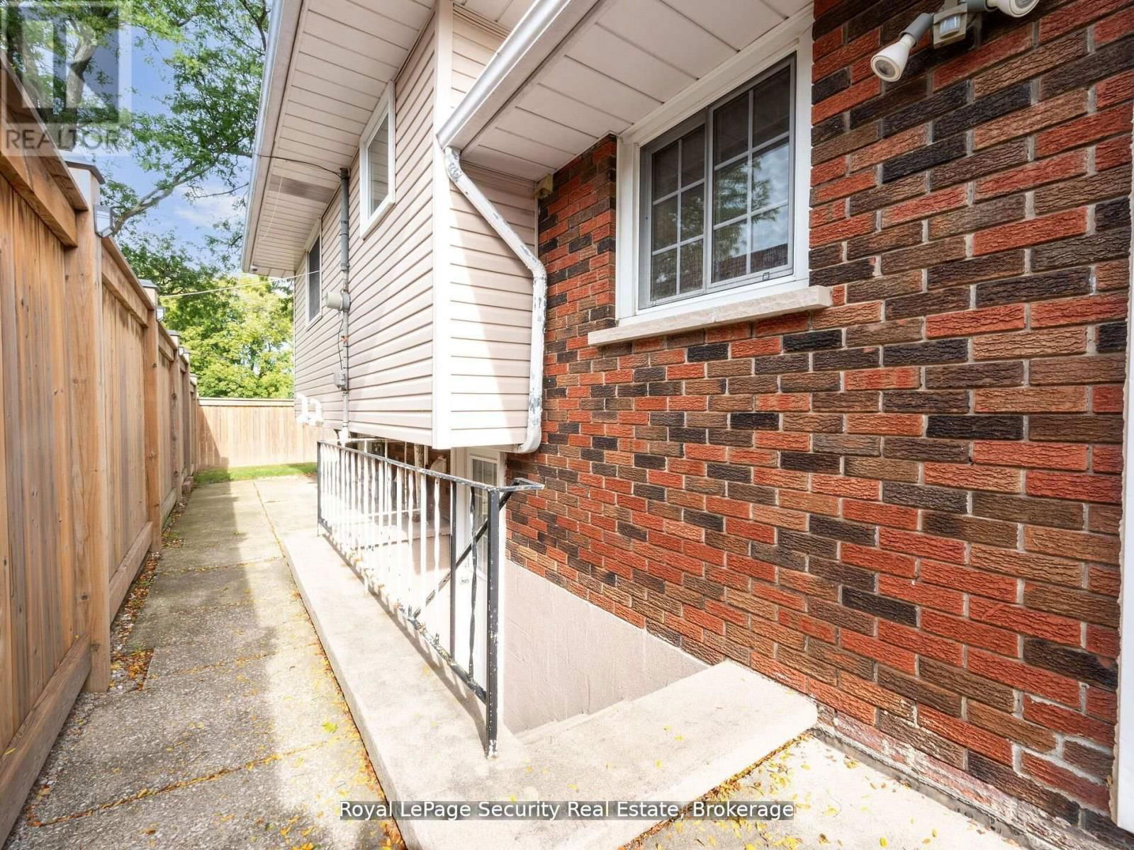2 MAITLAND AVENUE Image 38