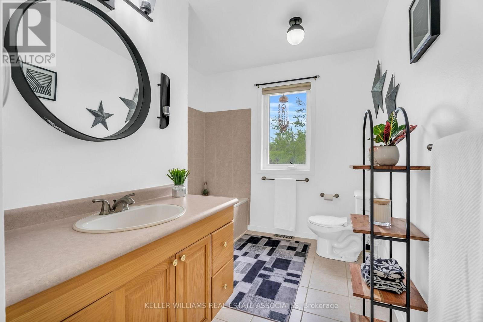 436451 4TH LINE Image 24
