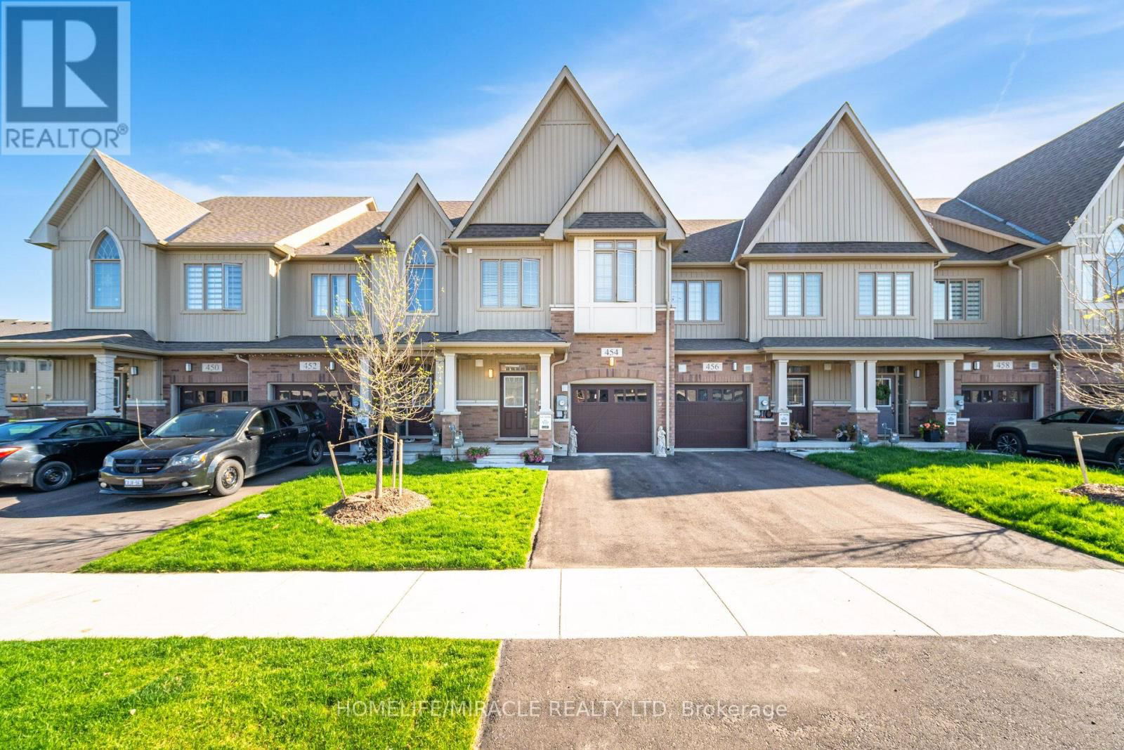454 ADELAIDE STREET Image 1