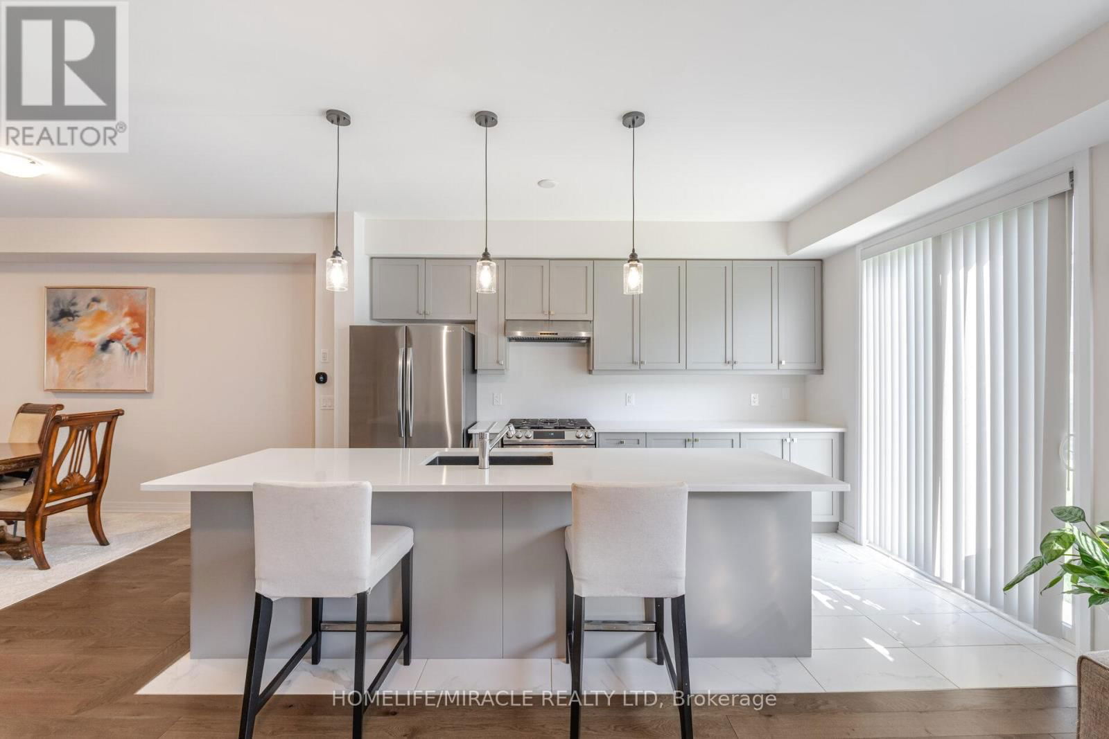 454 ADELAIDE STREET Image 10