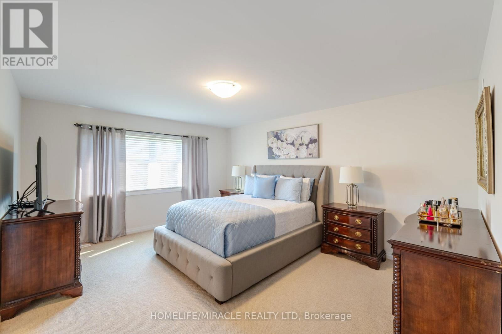 454 ADELAIDE STREET Image 19