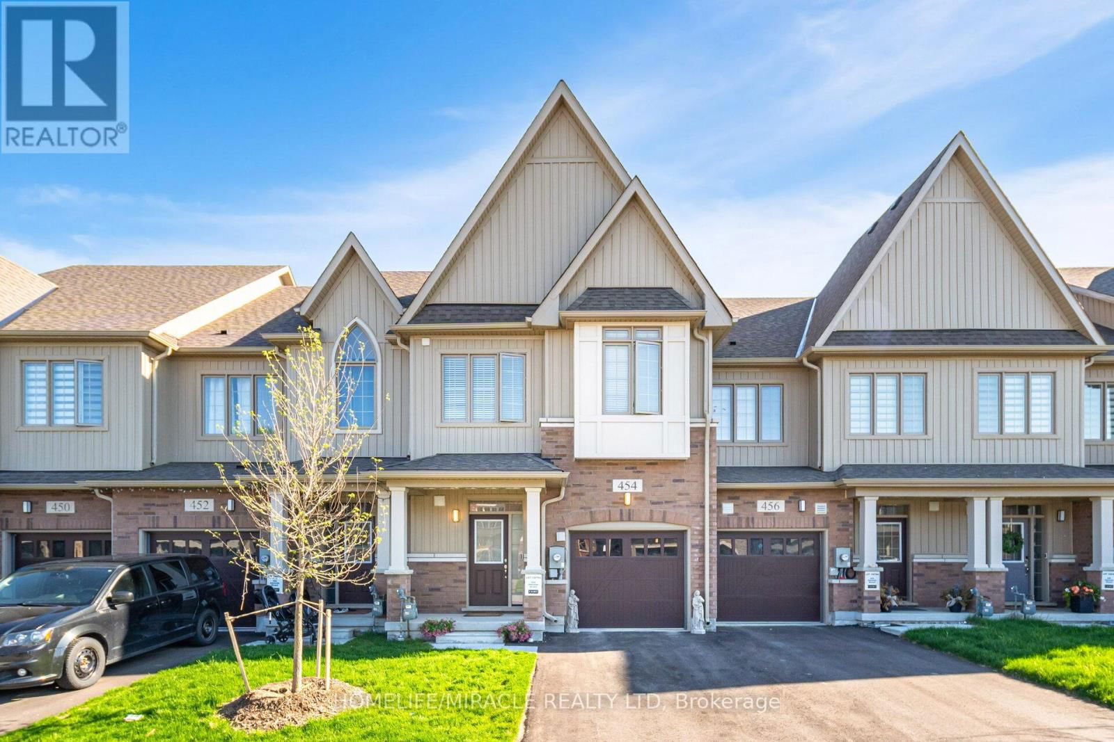 454 ADELAIDE STREET Image 2