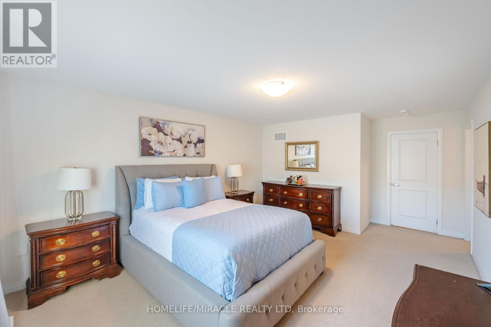 454 ADELAIDE STREET Image 20