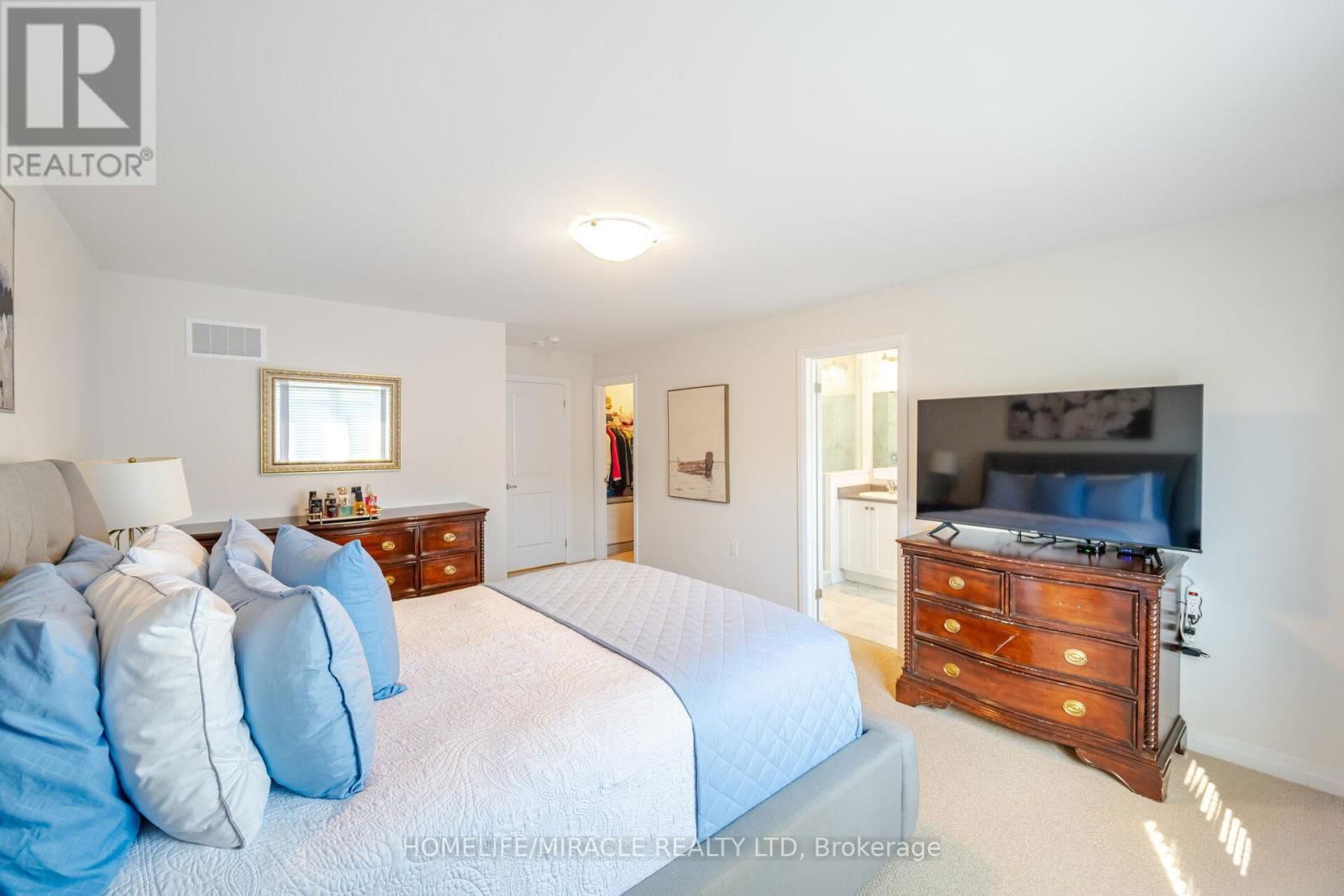 454 ADELAIDE STREET Image 21