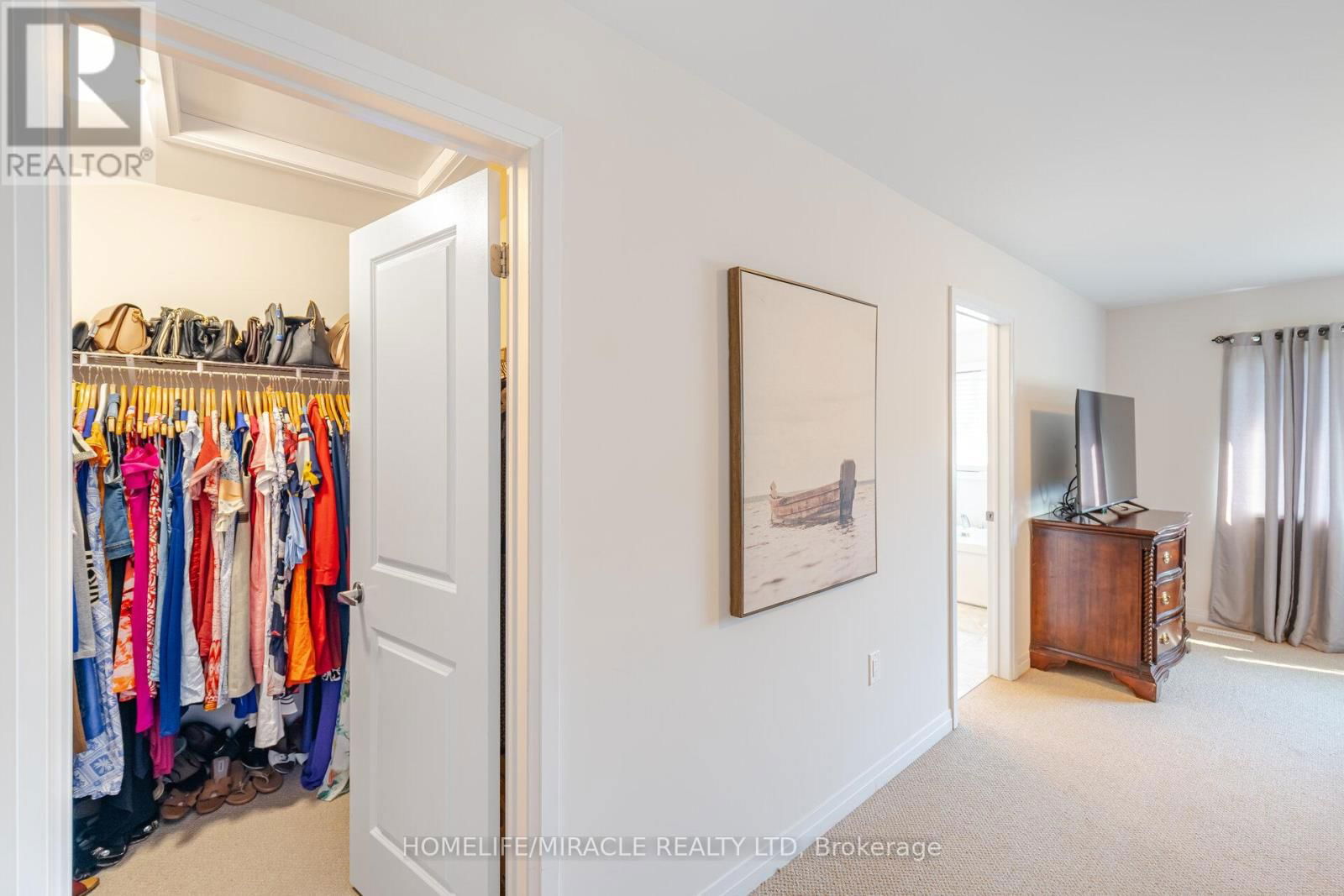 454 ADELAIDE STREET Image 24
