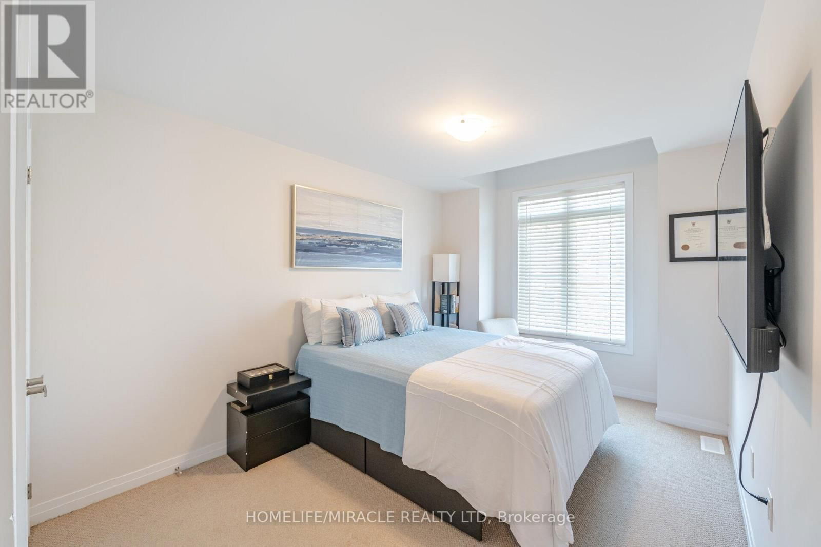 454 ADELAIDE STREET Image 25