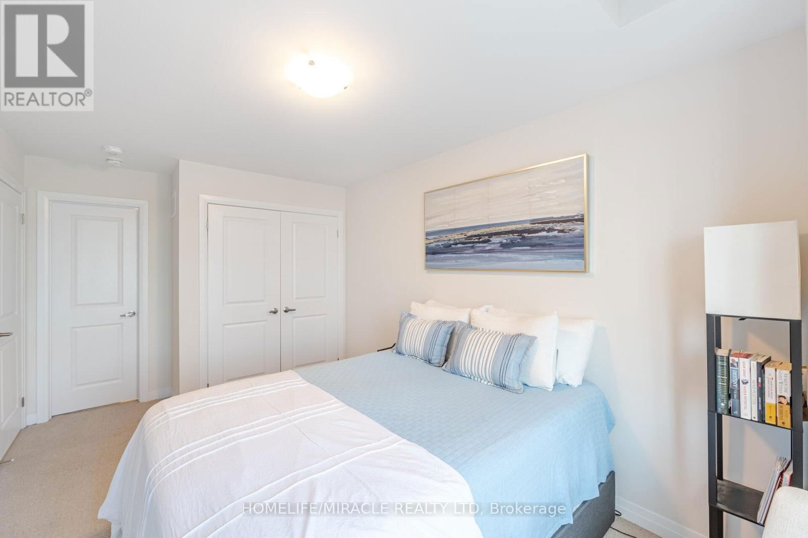 454 ADELAIDE STREET Image 26