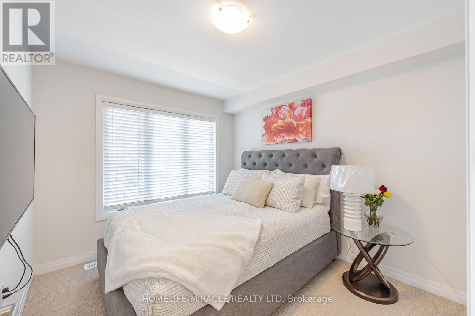 454 ADELAIDE STREET Image 27