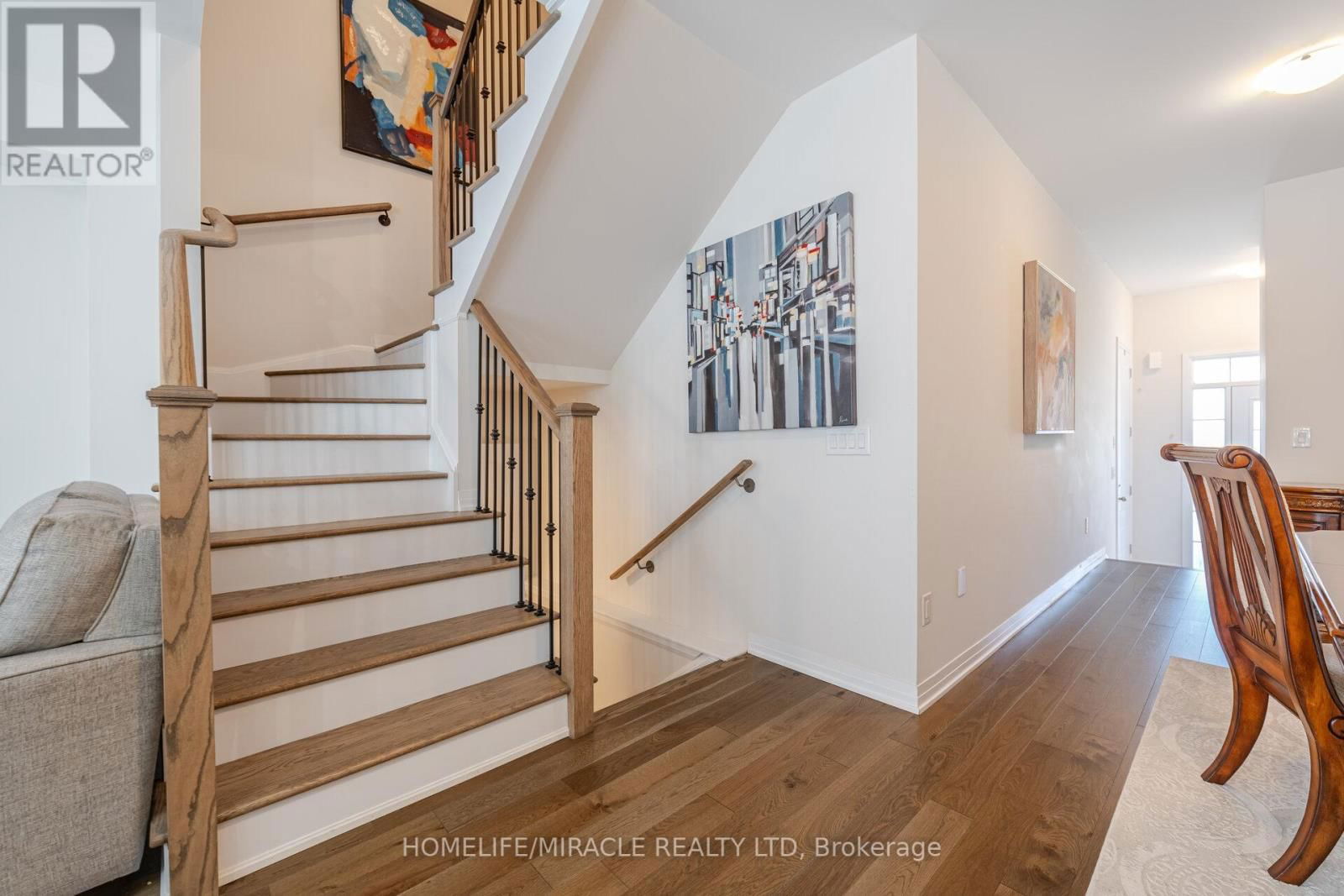 454 ADELAIDE STREET Image 31