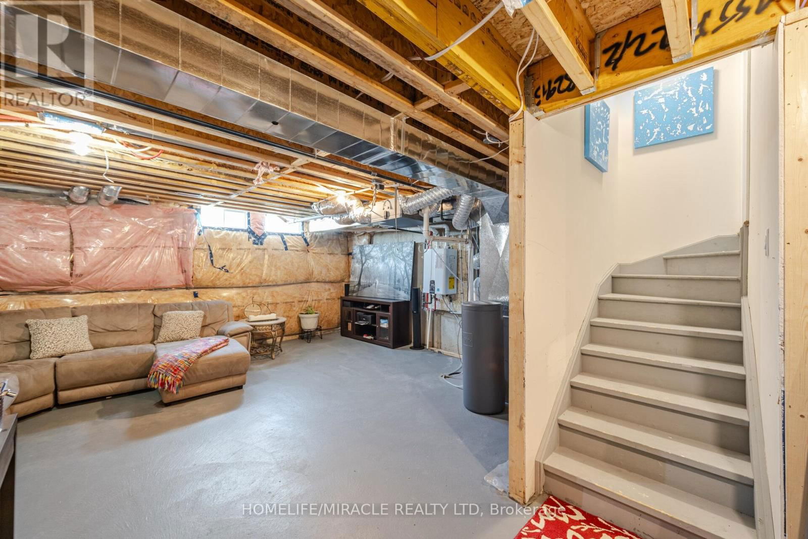 454 ADELAIDE STREET Image 32