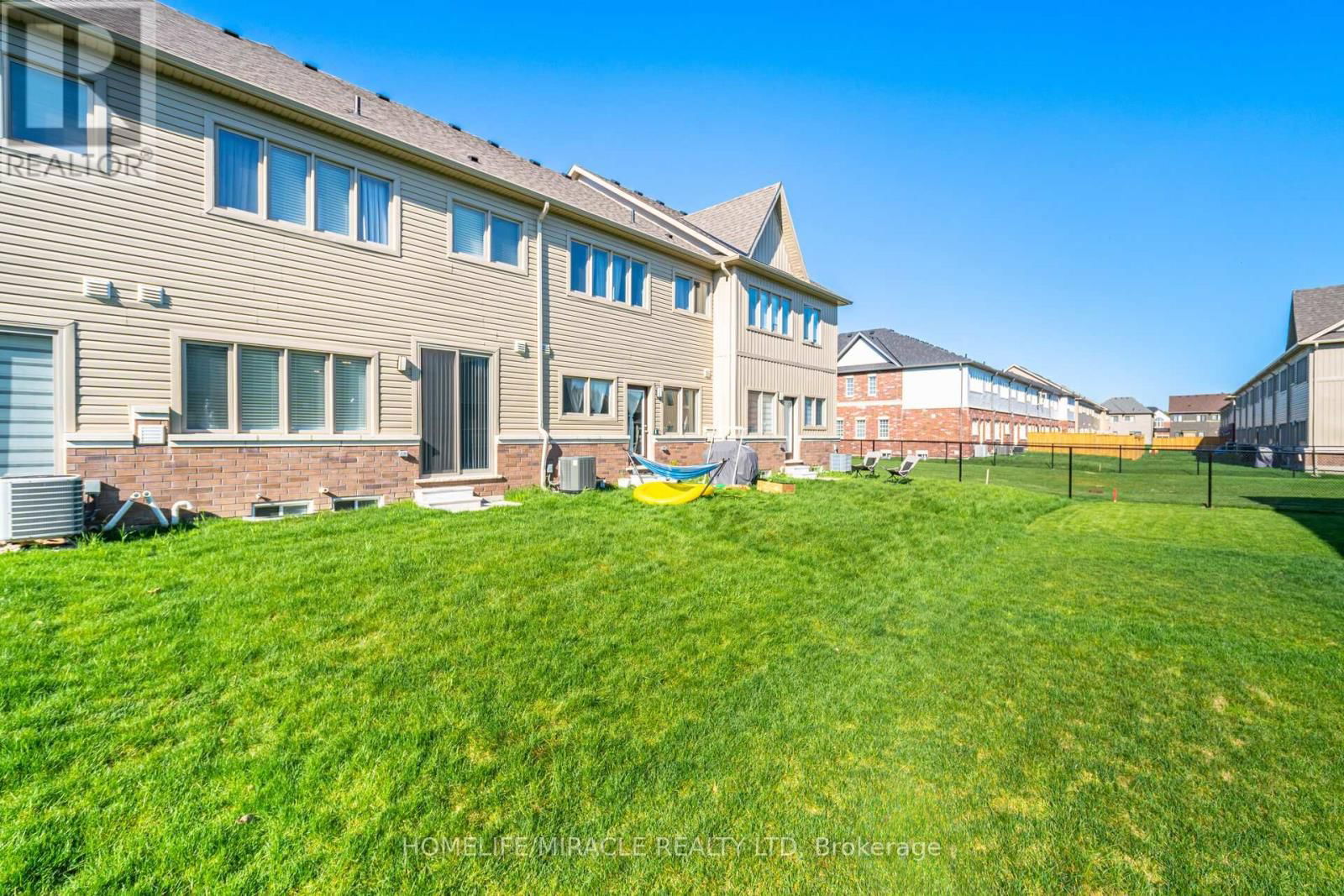 454 ADELAIDE STREET Image 36