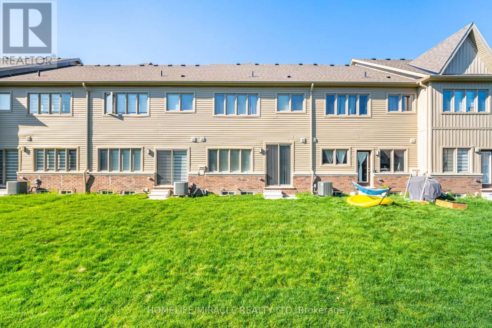 454 ADELAIDE STREET Image 38