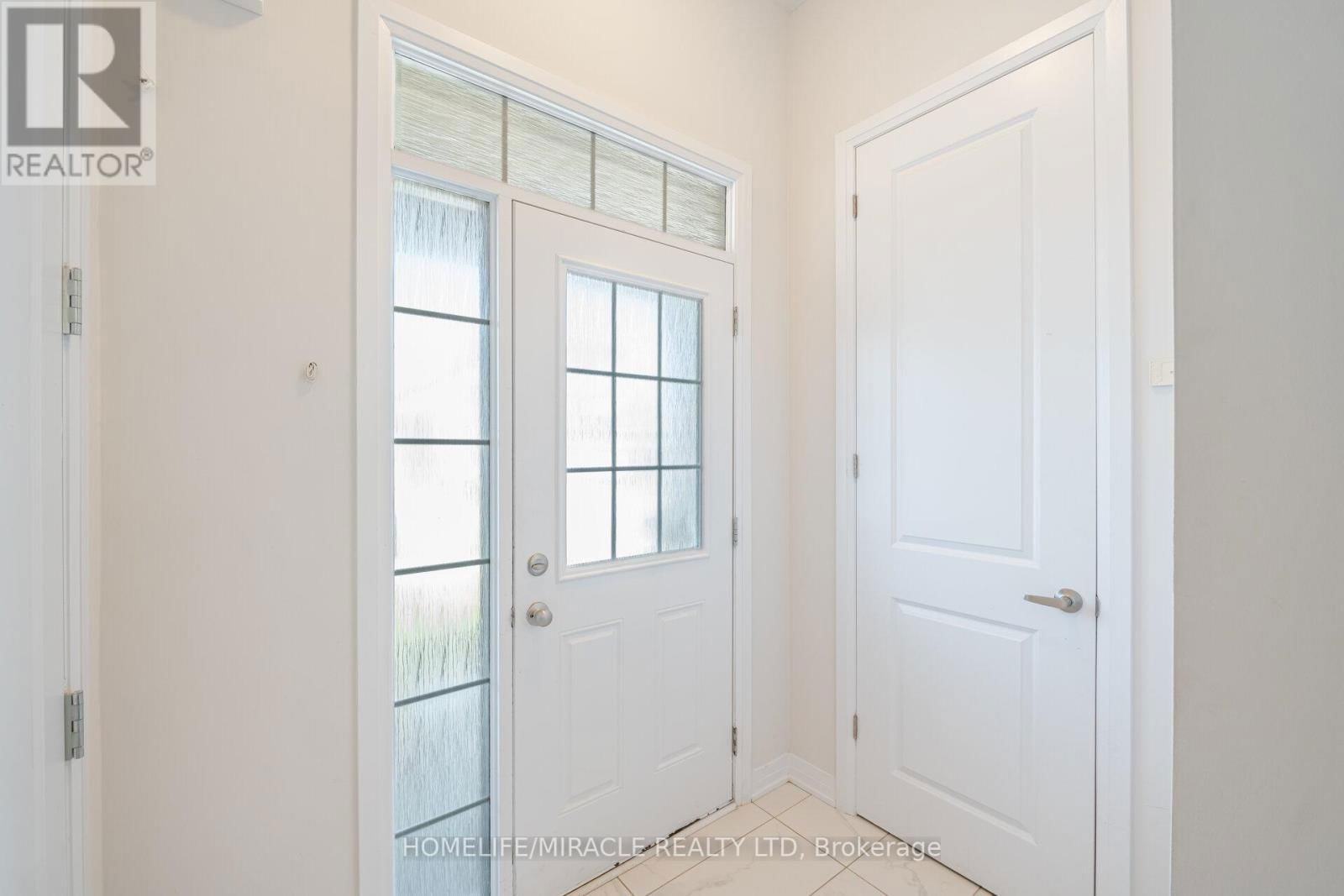 454 ADELAIDE STREET Image 4