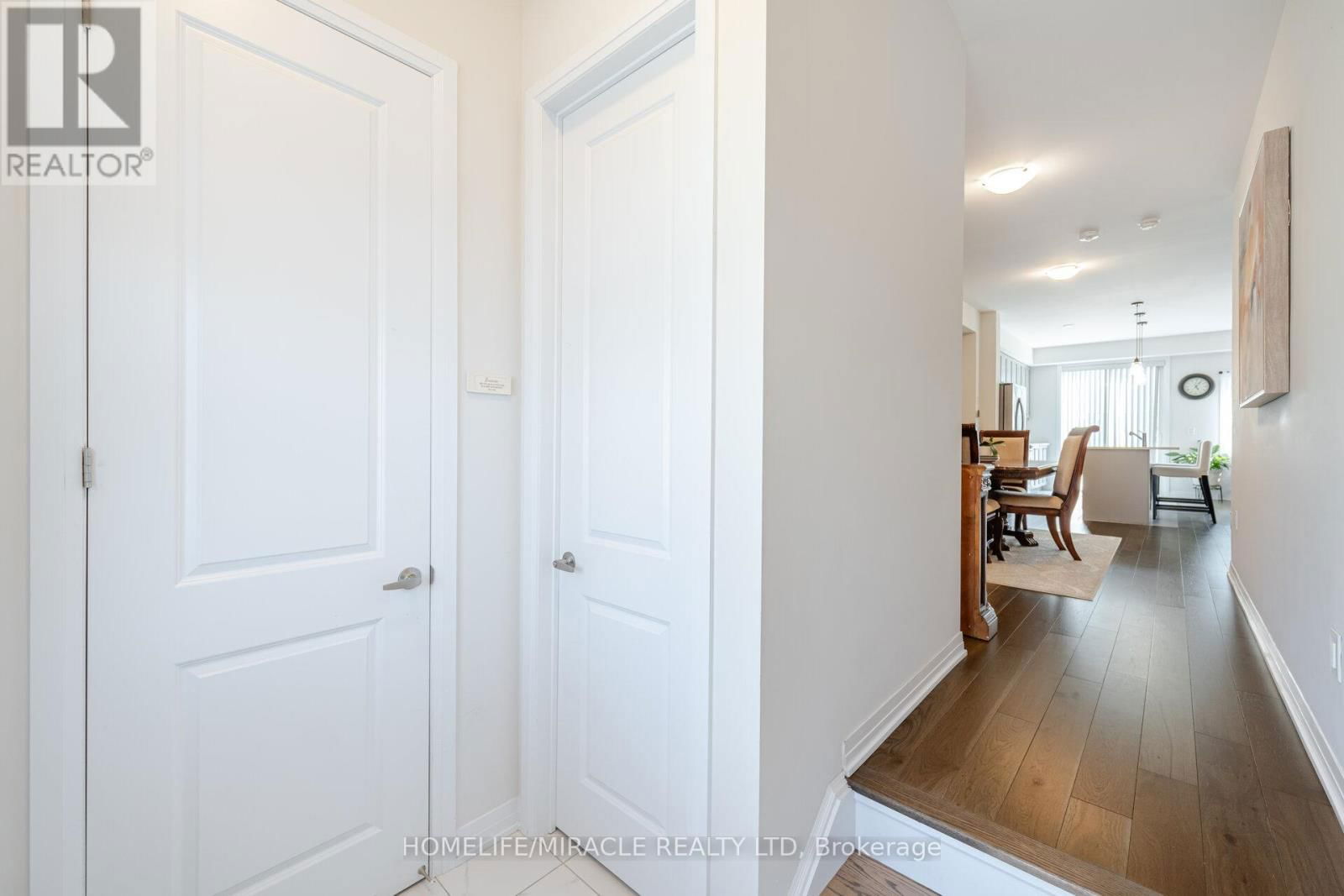 454 ADELAIDE STREET Image 5