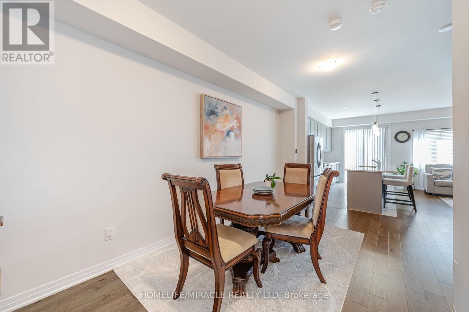 454 ADELAIDE STREET Image 7