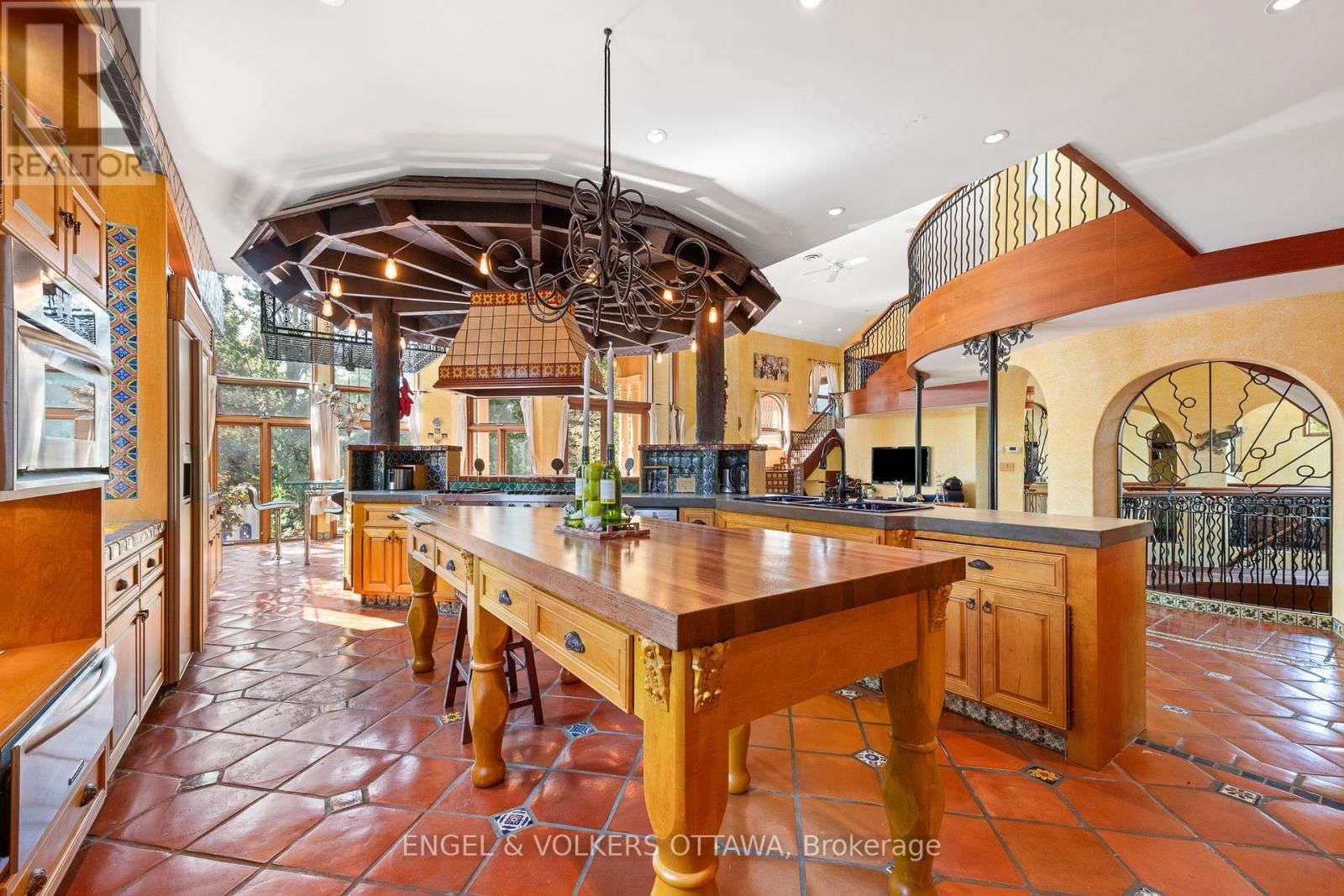 6 CYPRESS GARDENS Image 10