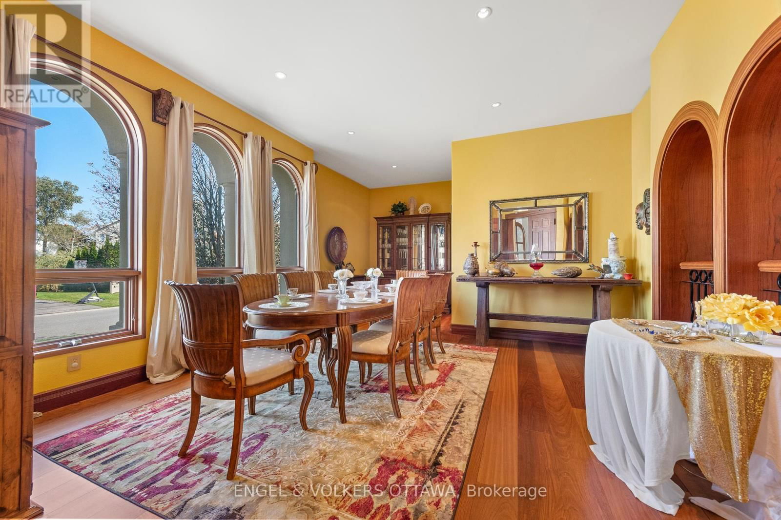 6 CYPRESS GARDENS Image 12